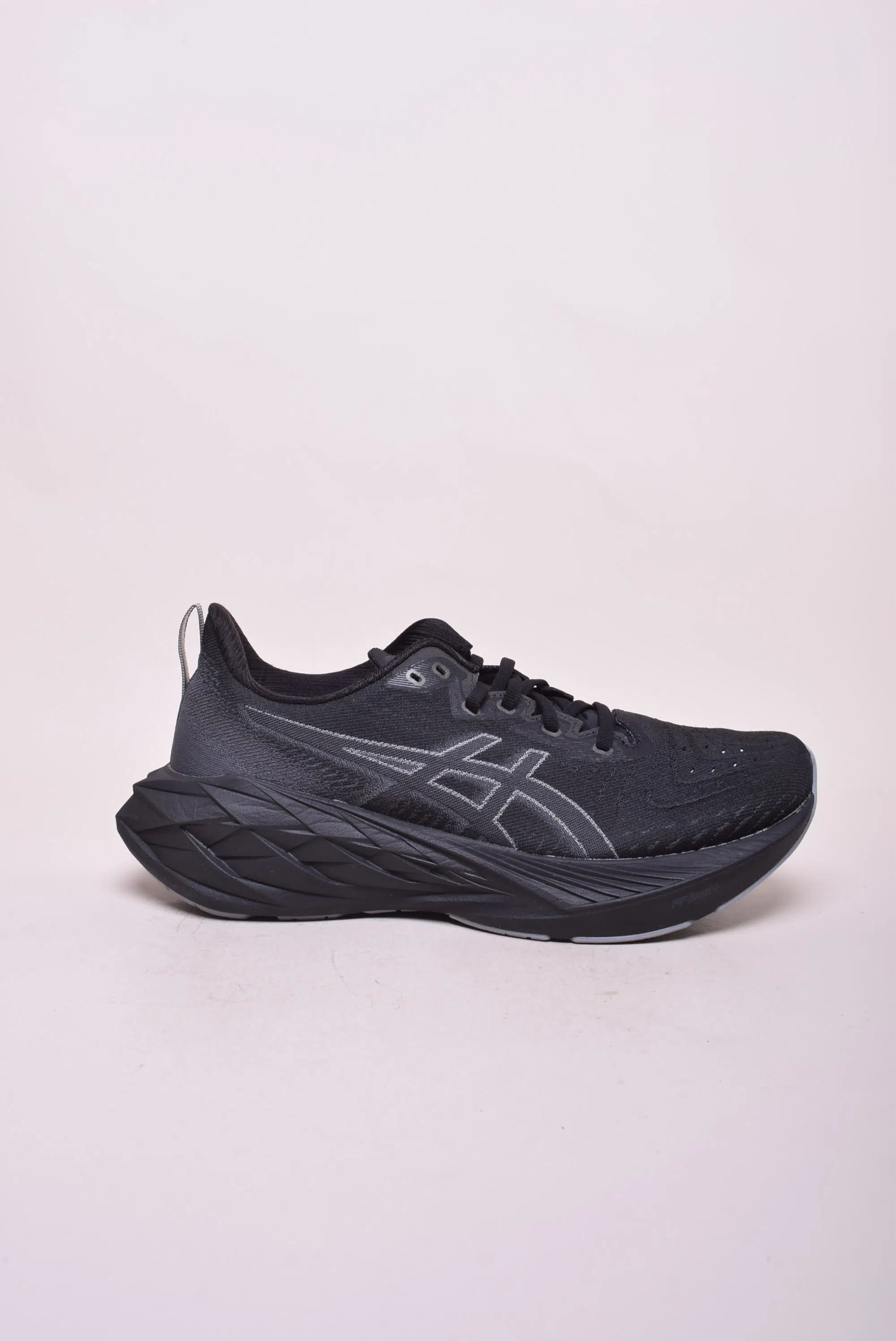 Pantofi sport dama Novablast 4 [0]