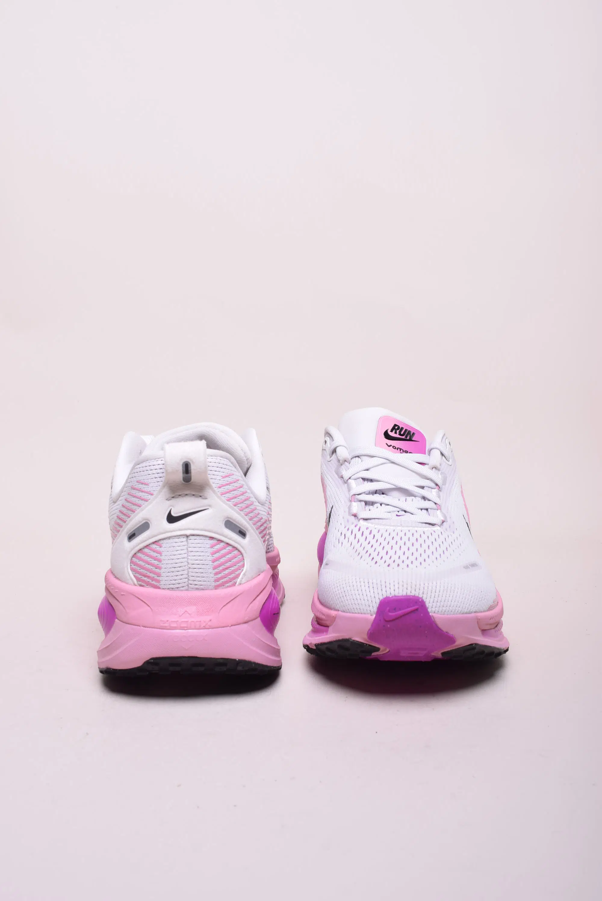 Pantofi sport dama Vomero 18 [2]