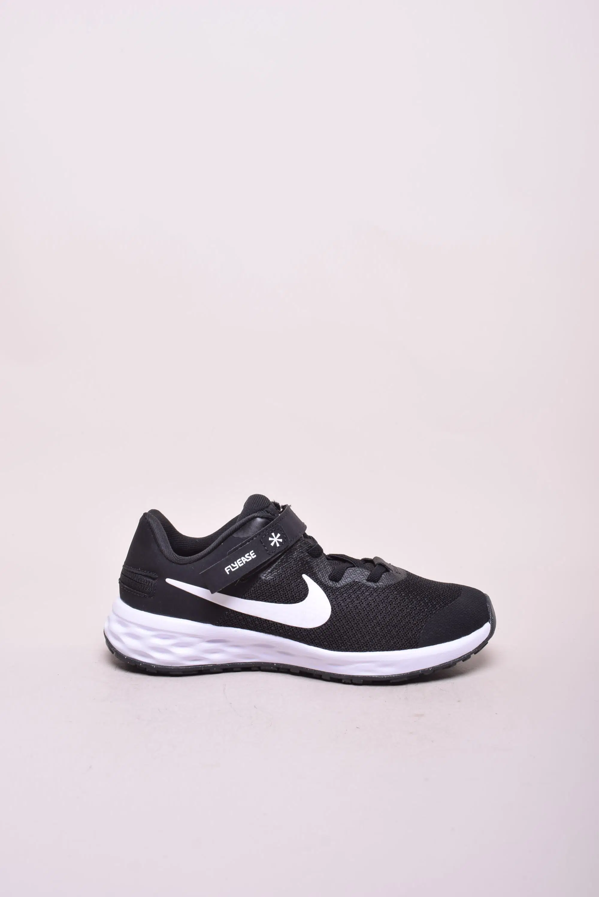 Pantofi sport fete Revolution 6 Flyease [0]