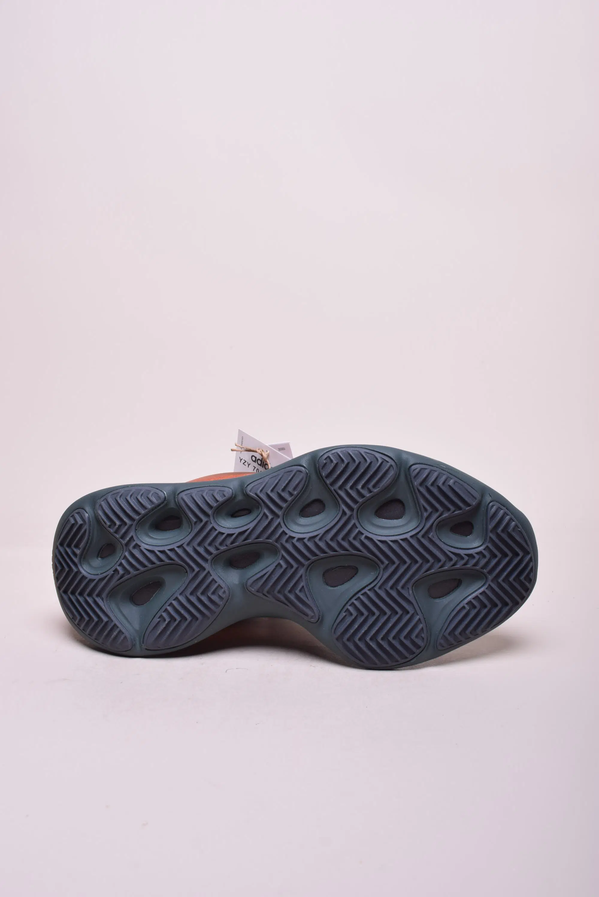 Pantofi sport unisex YZY 700 V3 [1]