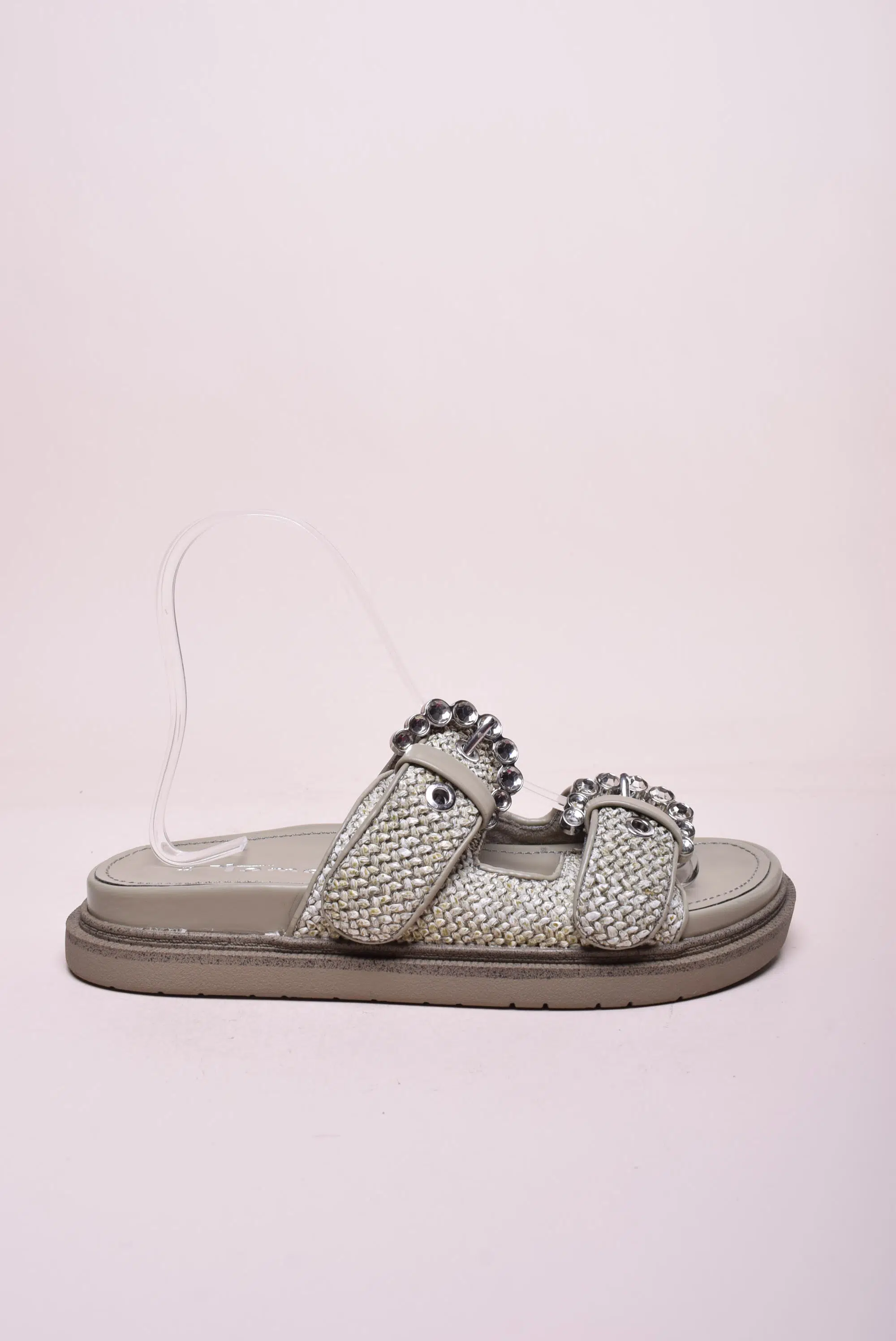 Papuci dama cu pietricele