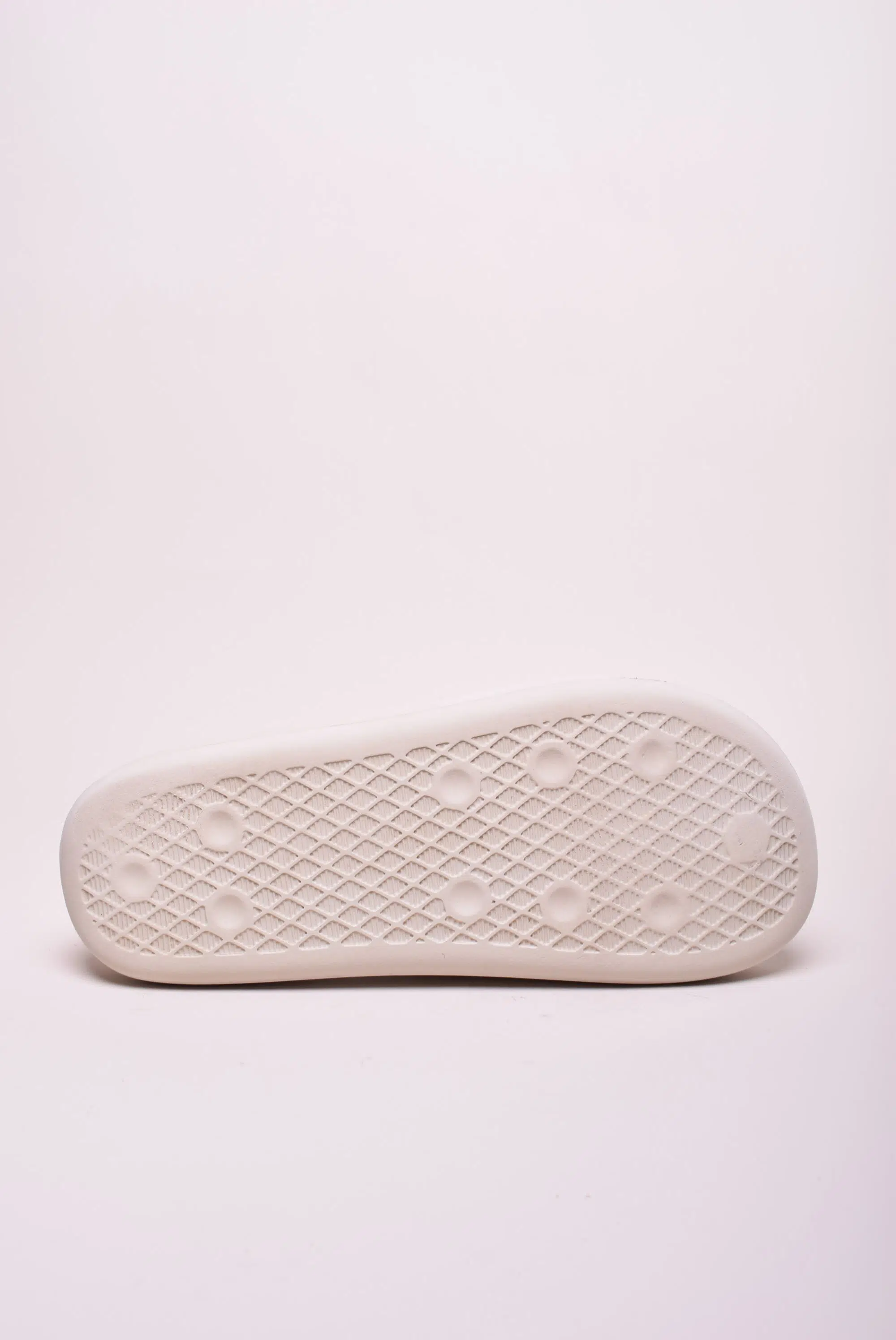 Slapi dama Adilette Ayoon [1]