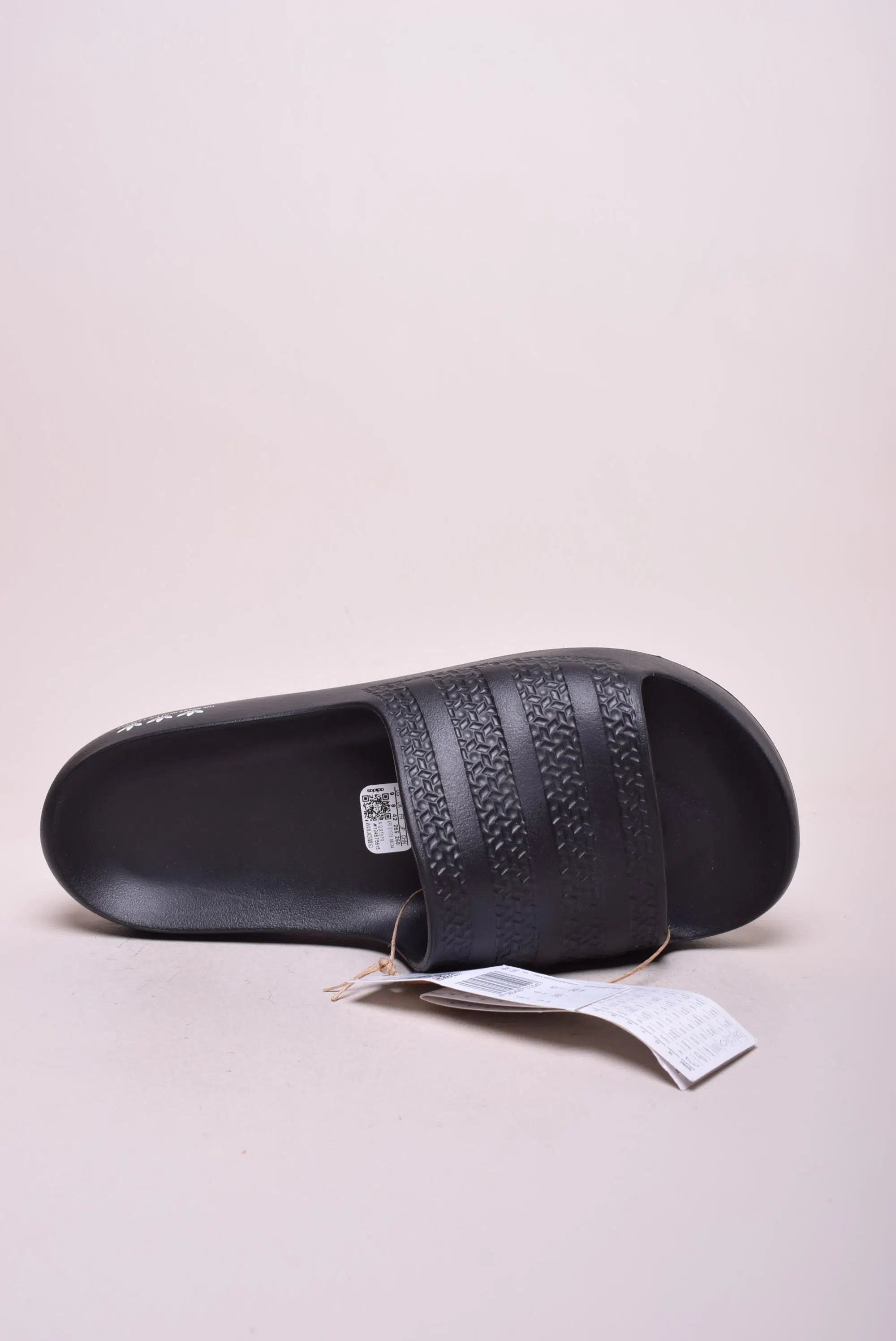 Slapi dama Adilette Ayoon, cu platforma [3]