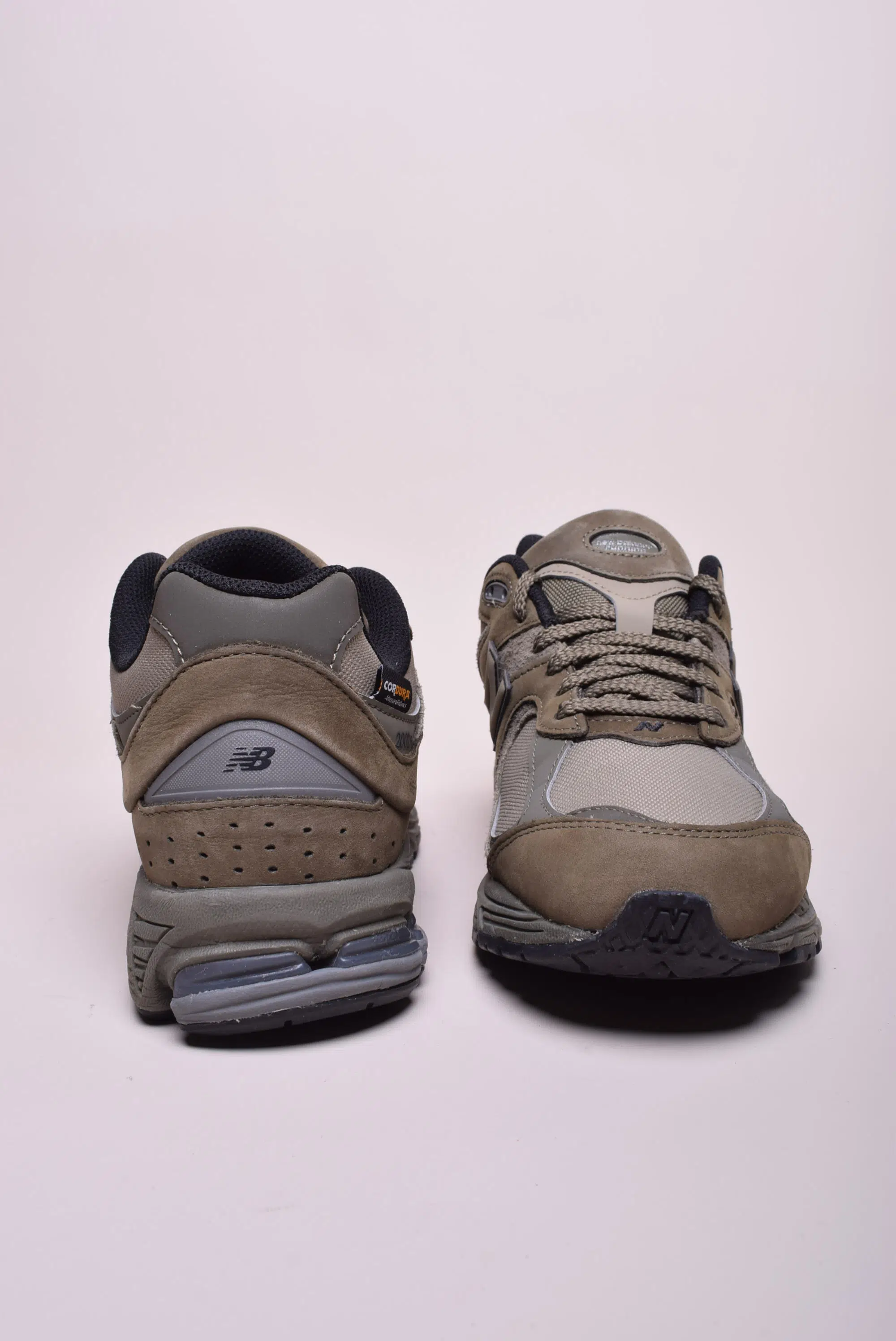 Sneakers barbati 2002R [2]