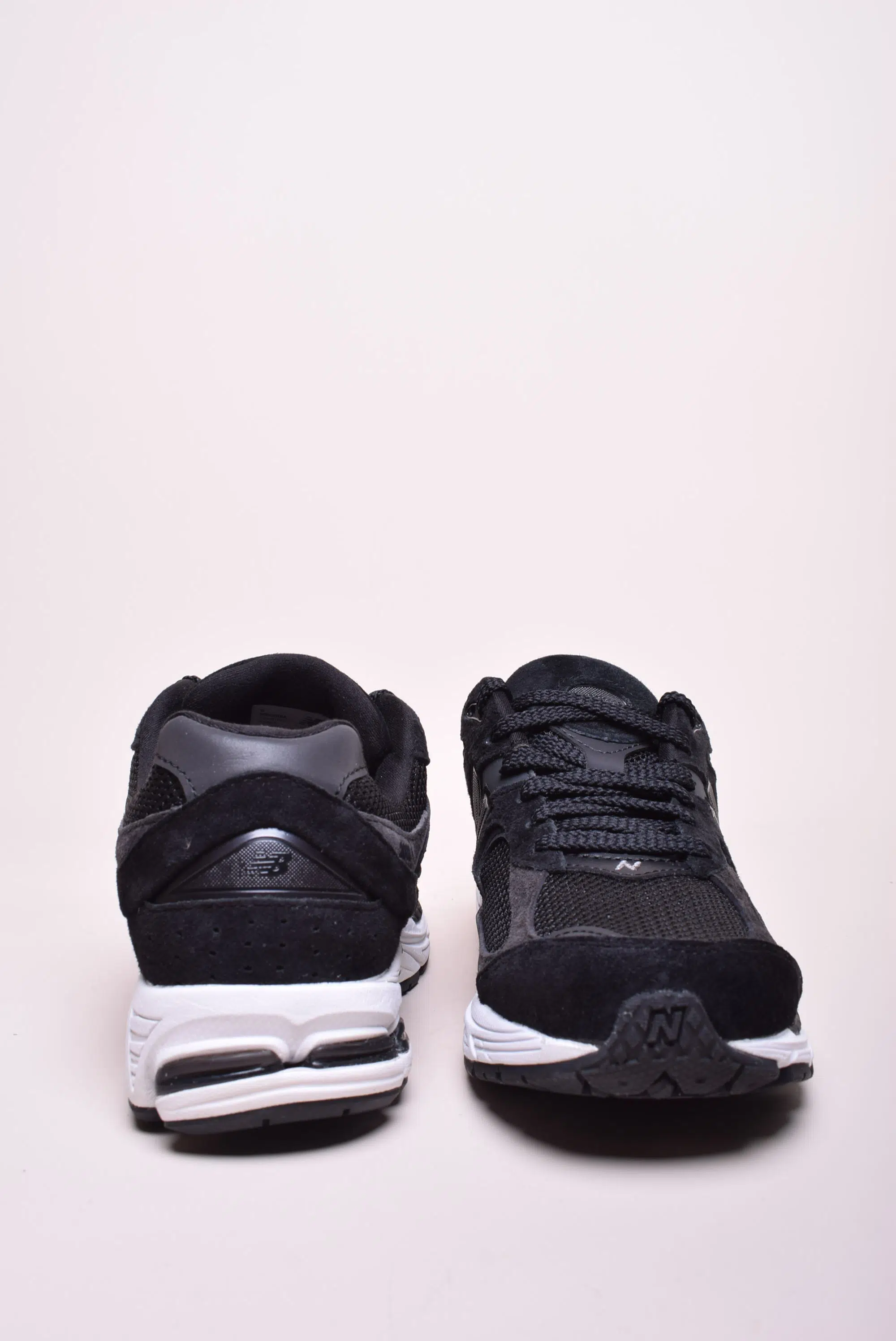 Sneakers barbati 2002R [2]