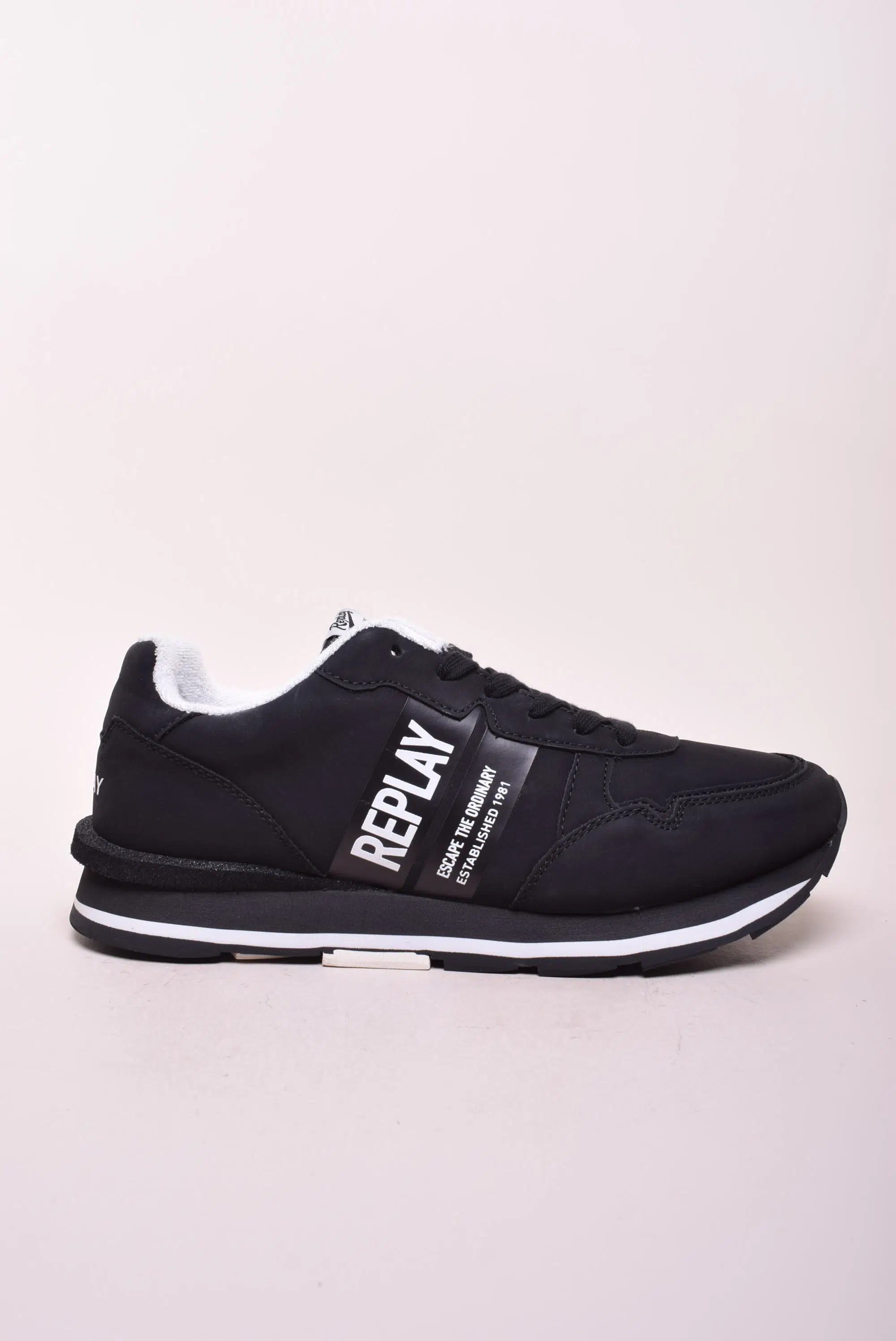 Pantofi sport și teniși bărbați - Sneakers barbati 