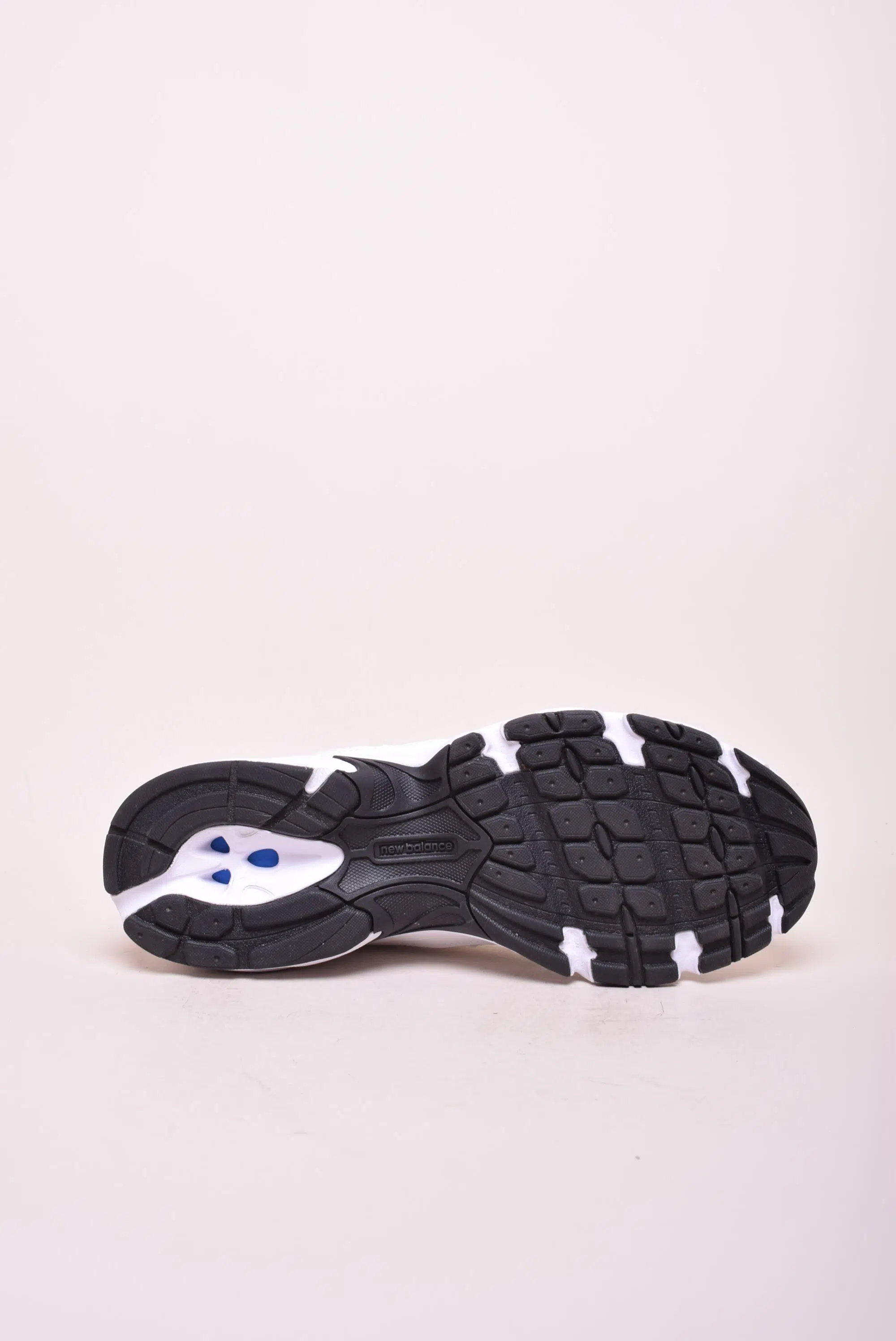 Sneakers barbati 740 [1]