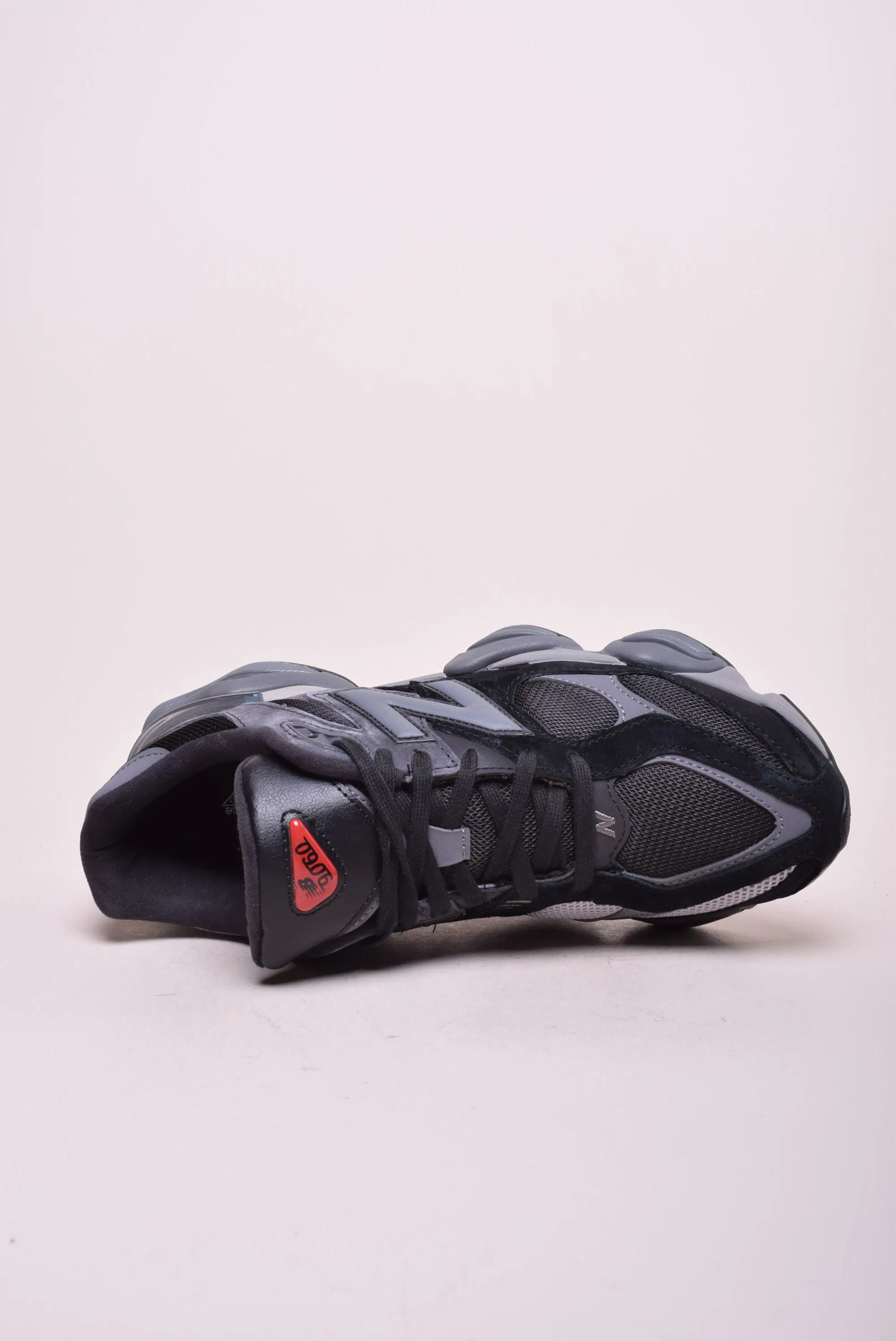 Sneakers barbati 9060 [3]