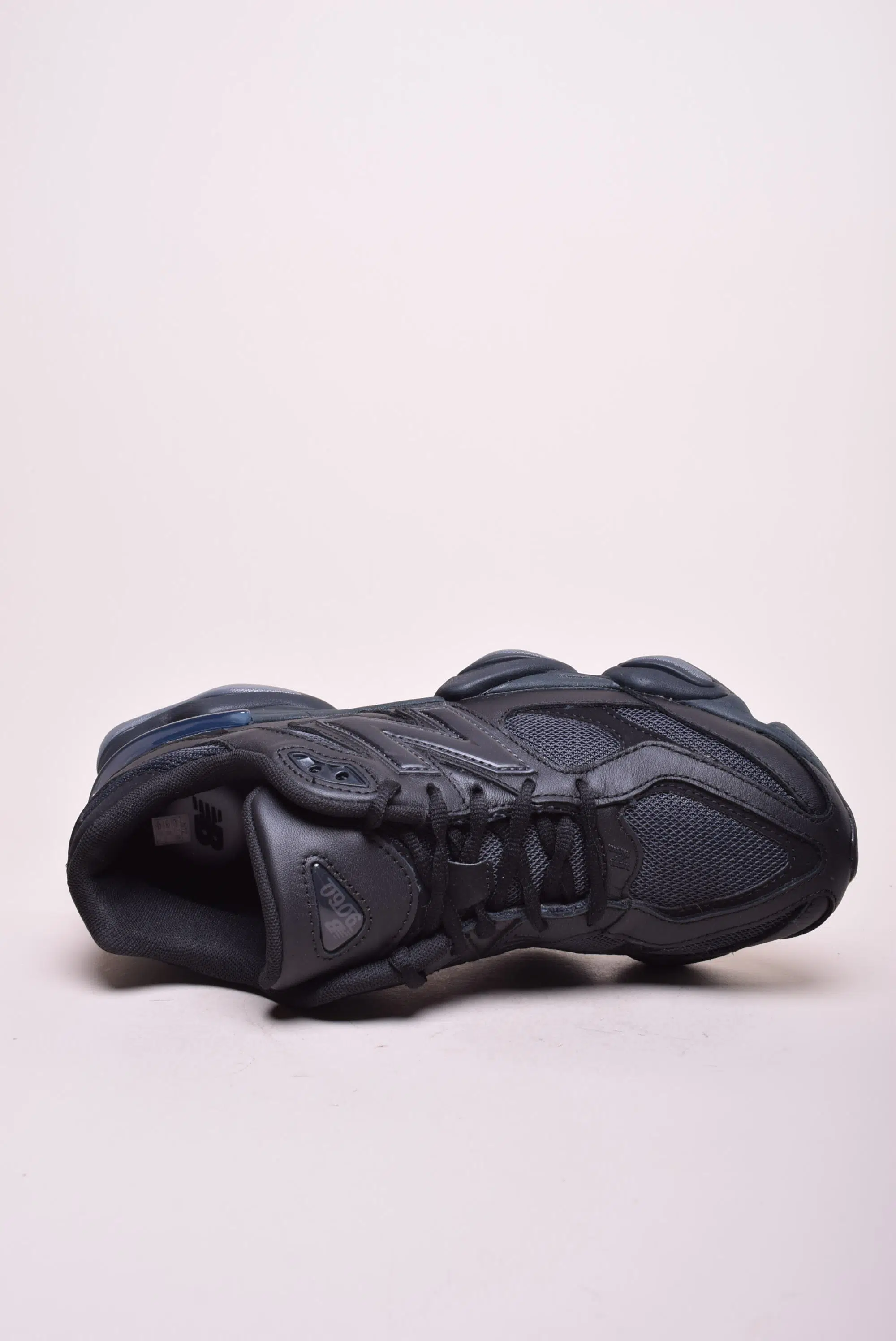 Sneakers barbati 9060 [3]