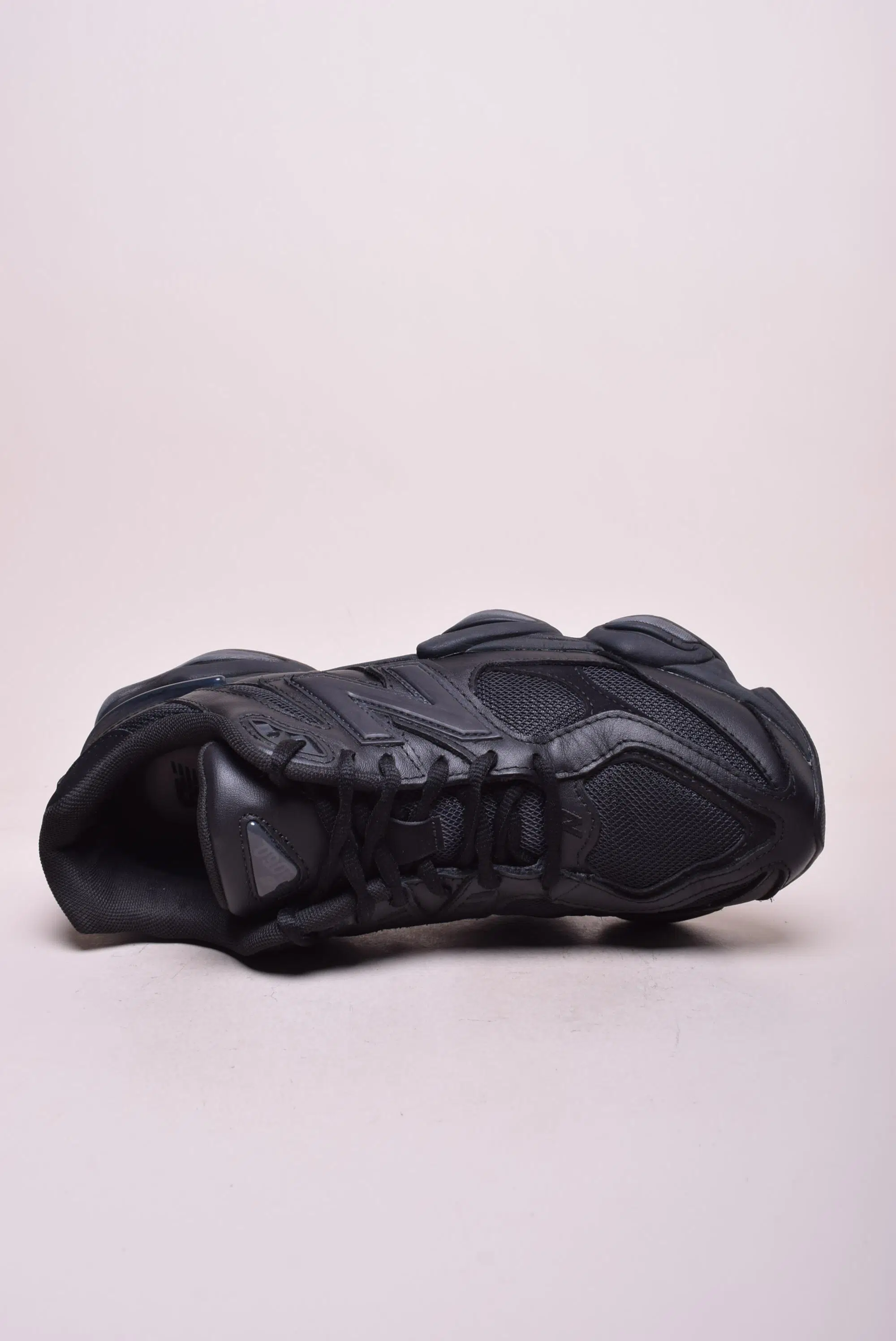 Sneakers barbati 9060 [3]