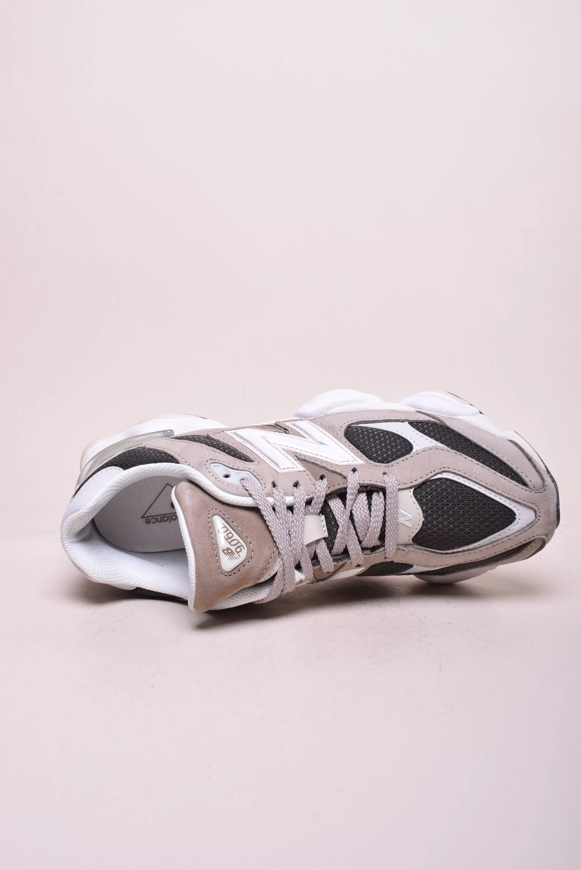 Sneakers barbati 9060 [3]