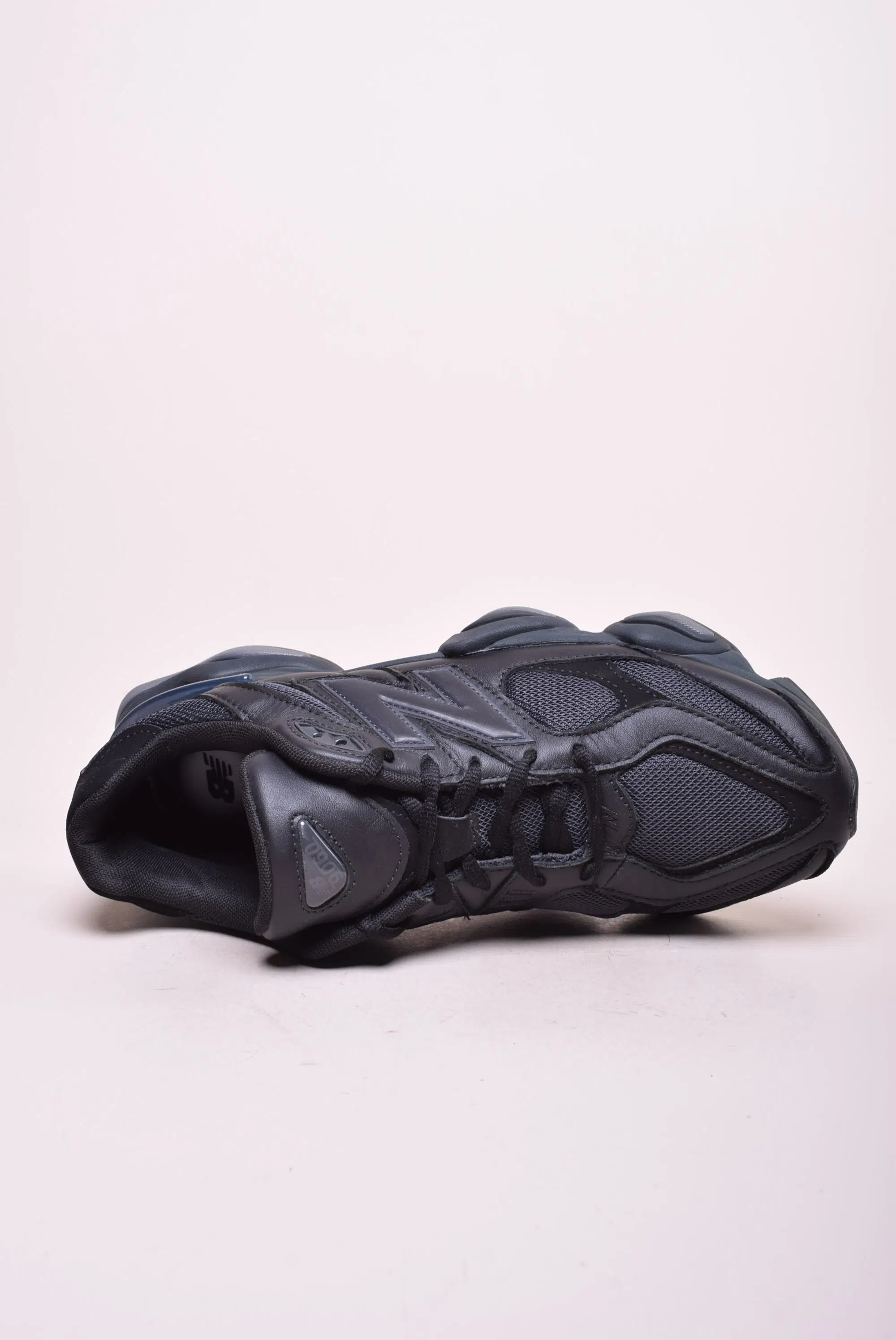 Sneakers barbati 9060 [3]