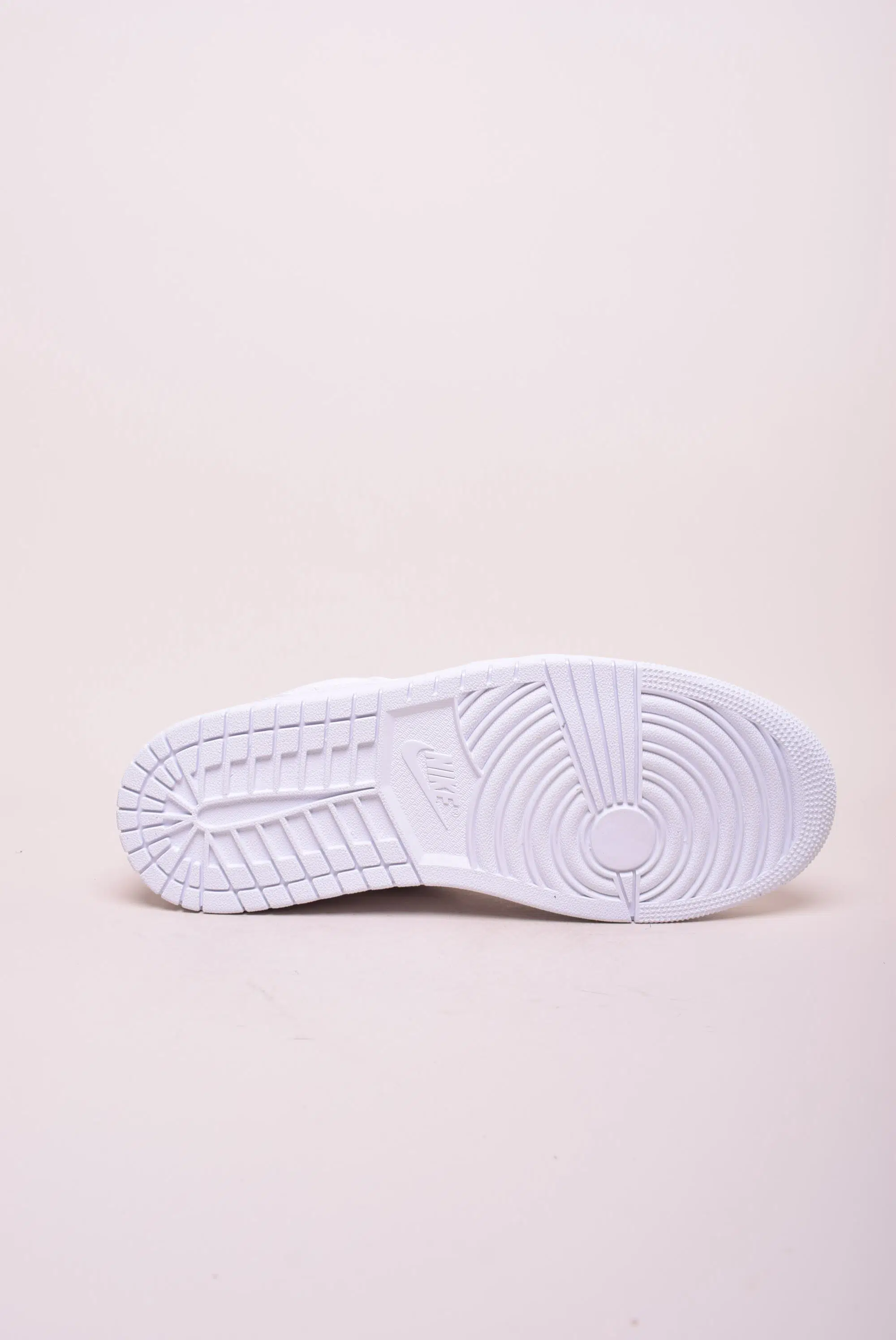 Sneakers barbati Air Jordan 1 Low [1]