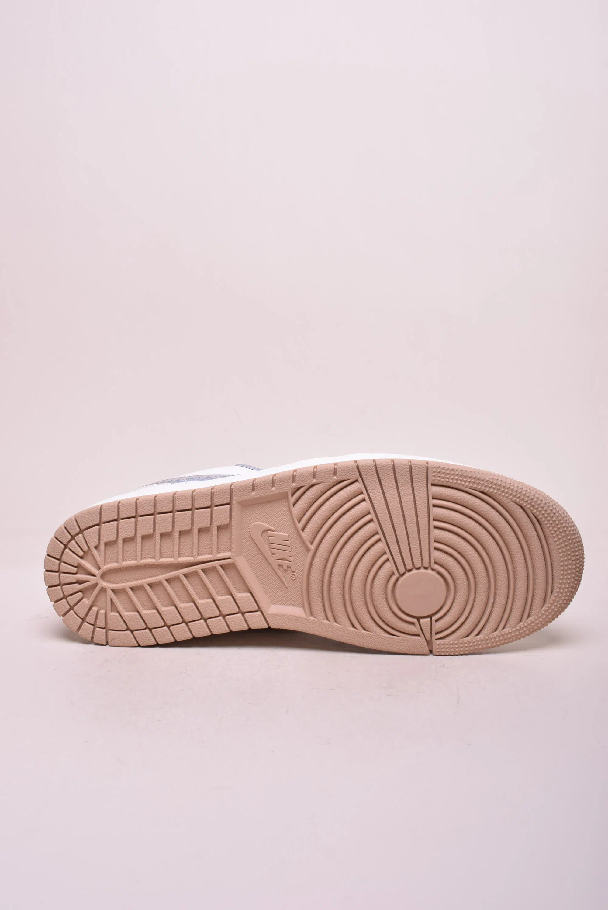 Sneakers barbati Air Jordan 1 Low [1]