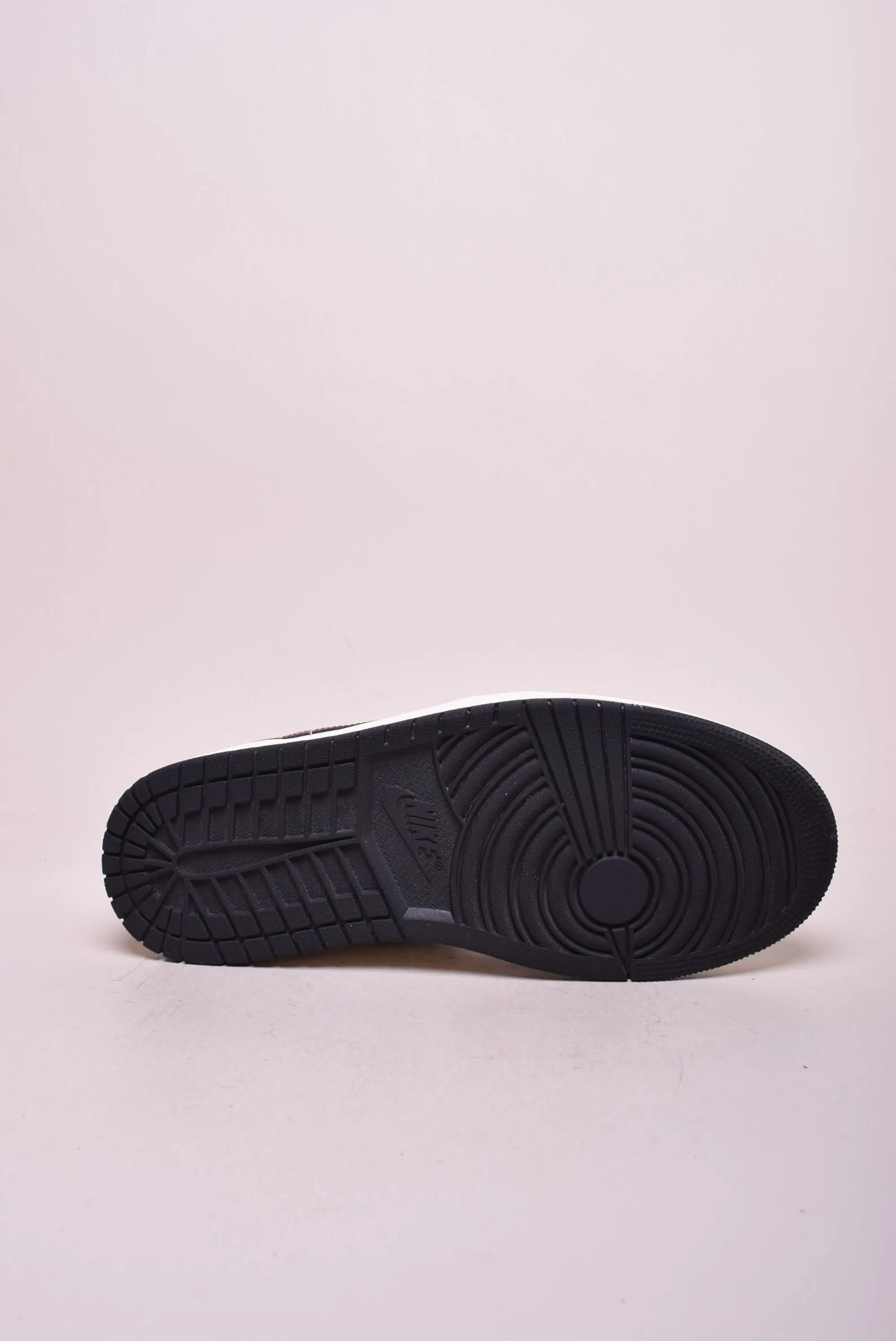 Sneakers barbati Air Jordan 1 Low [1]