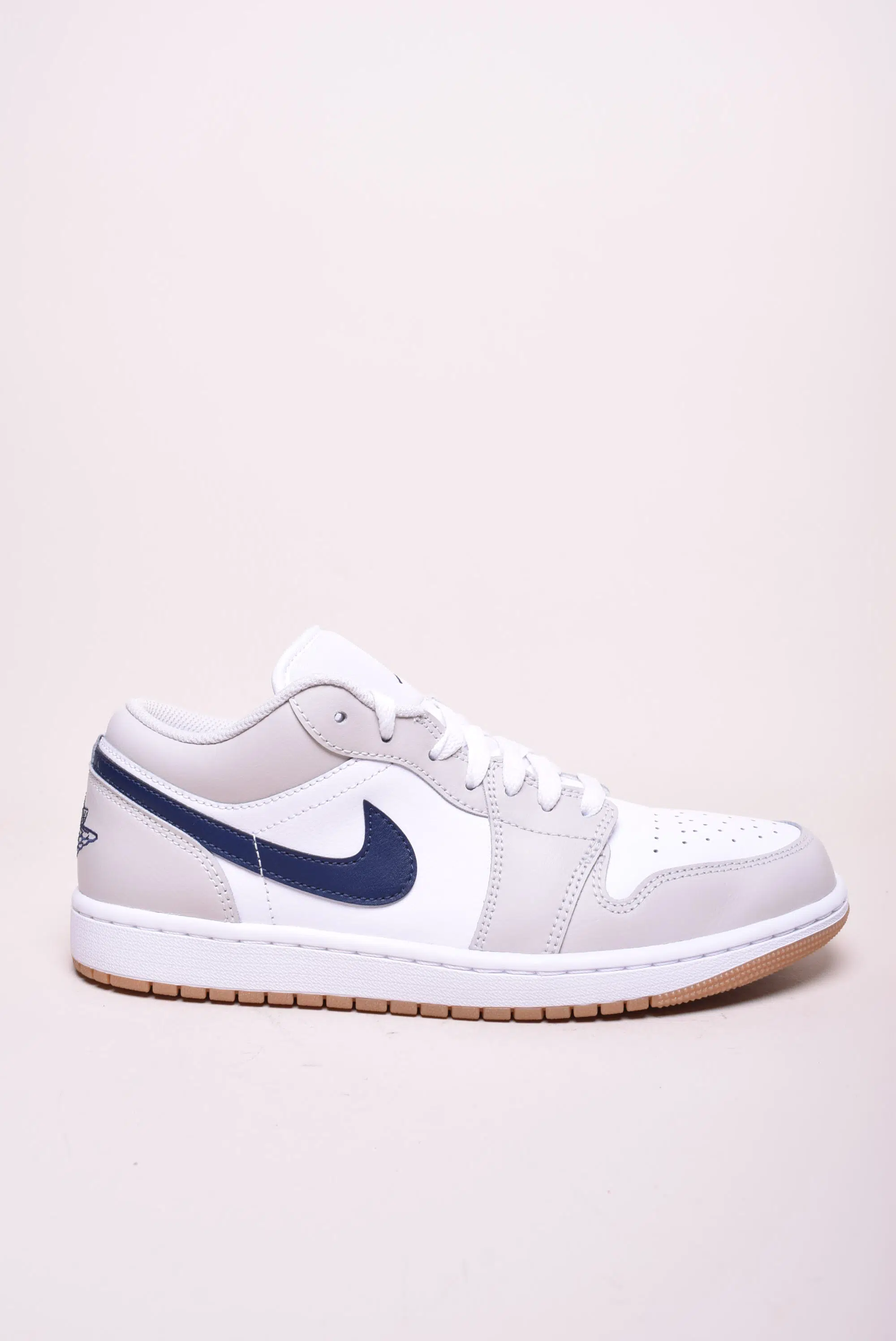 Sneakers barbati Air Jordan 1 Low [0]