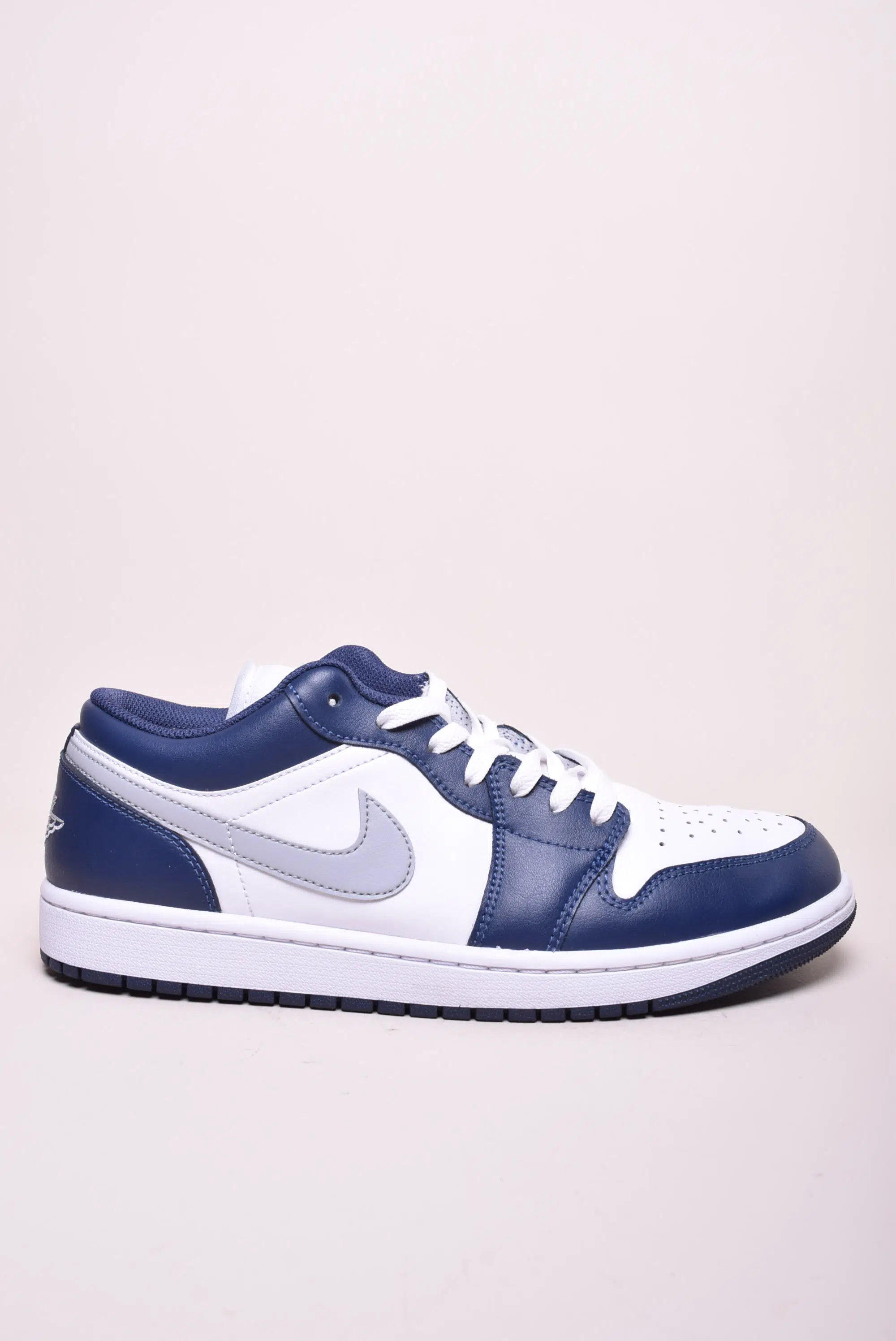 Sneakers barbati Air Jordan 1 Low [0]