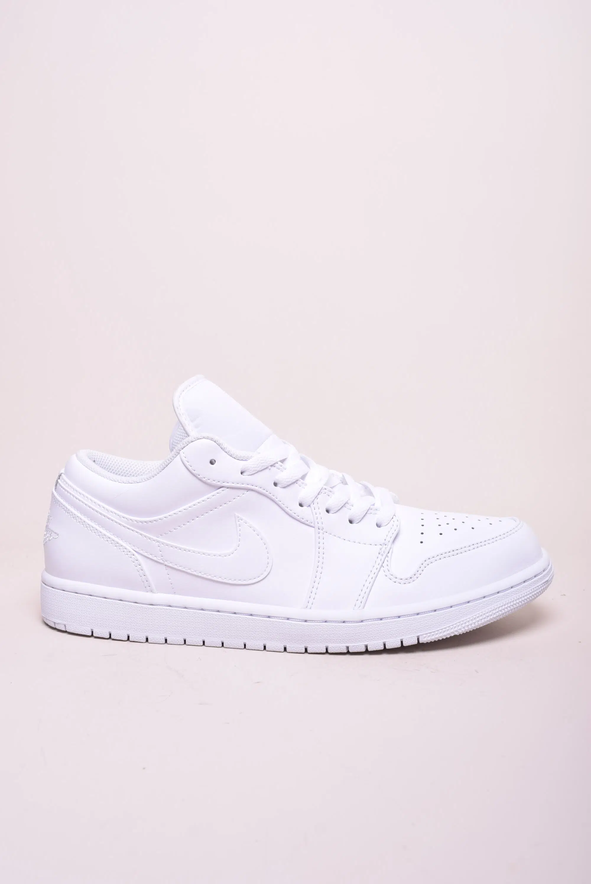 Sneakers barbati Air Jordan 1 Low [0]