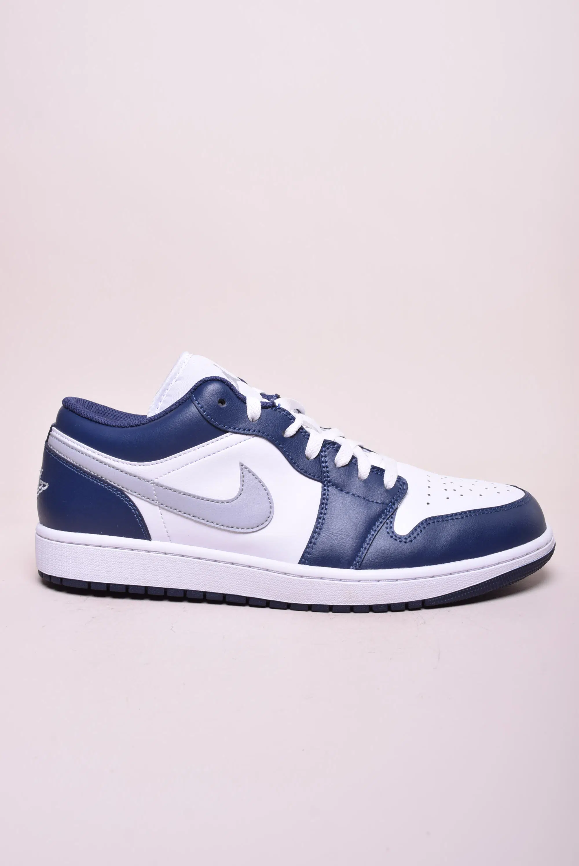 Sneakers barbati Air Jordan 1 Low