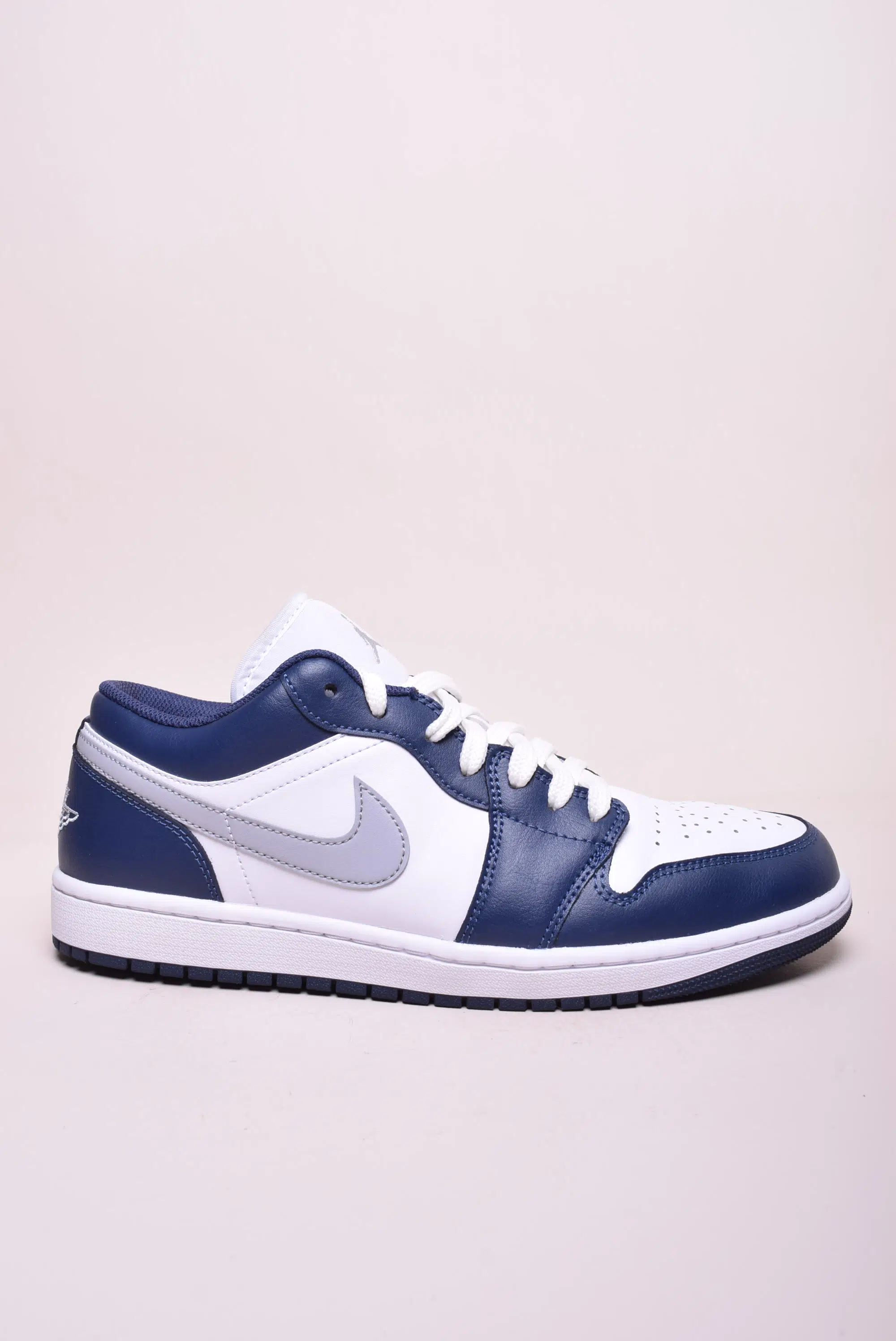 Sneakers barbati Air Jordan 1 Low [0]