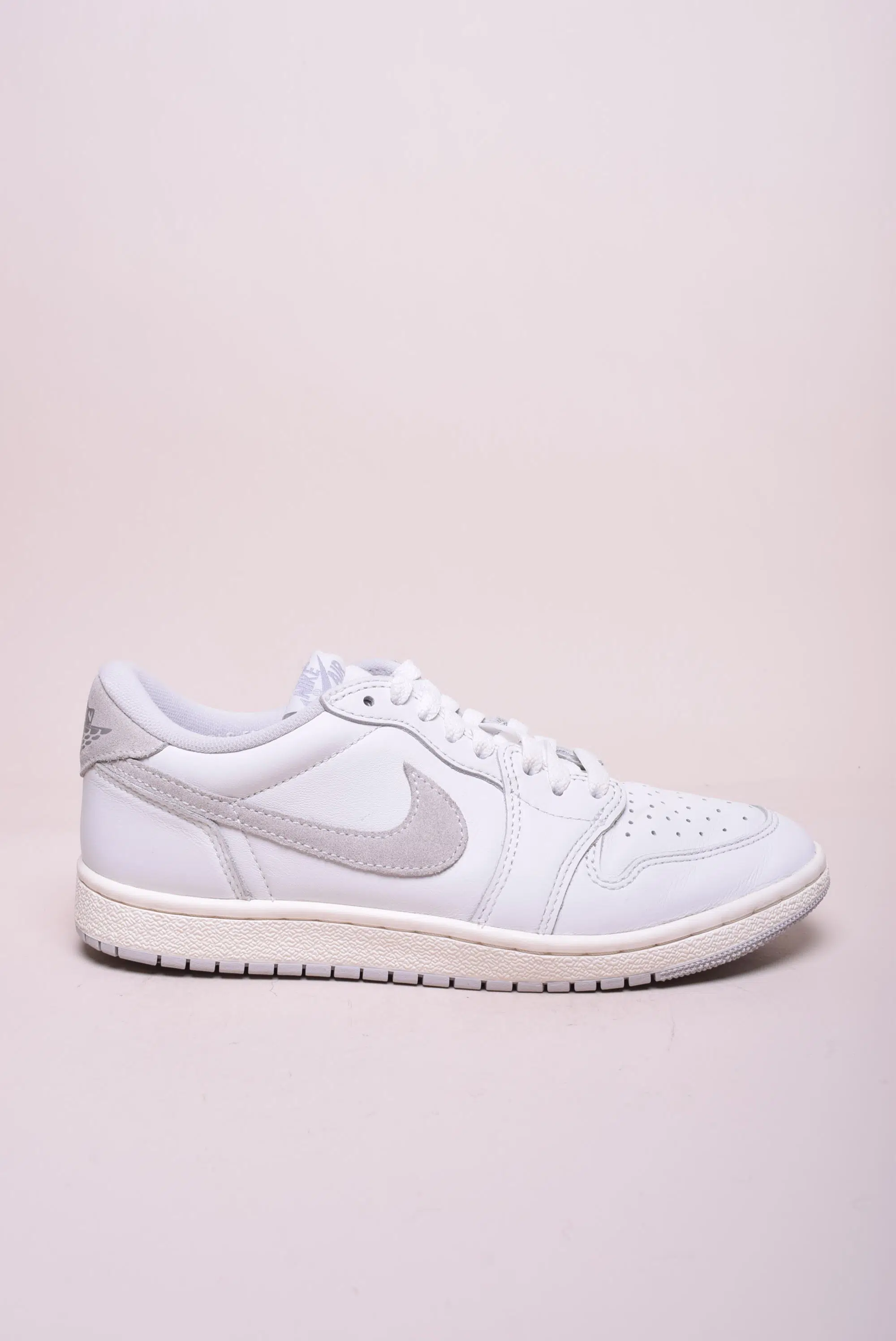 Sneakers barbati Air Jordan 1 Low