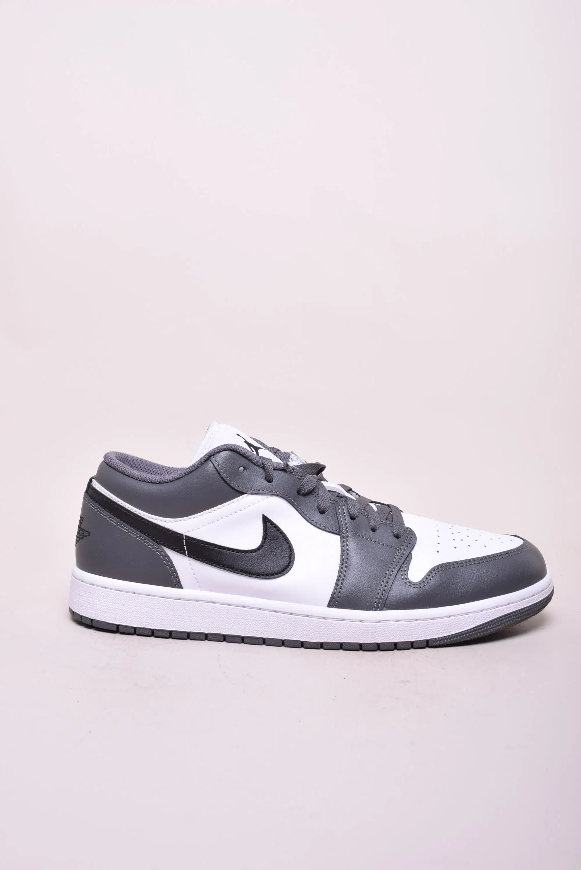 Sneakers barbati Air Jordan 1 Low [0]