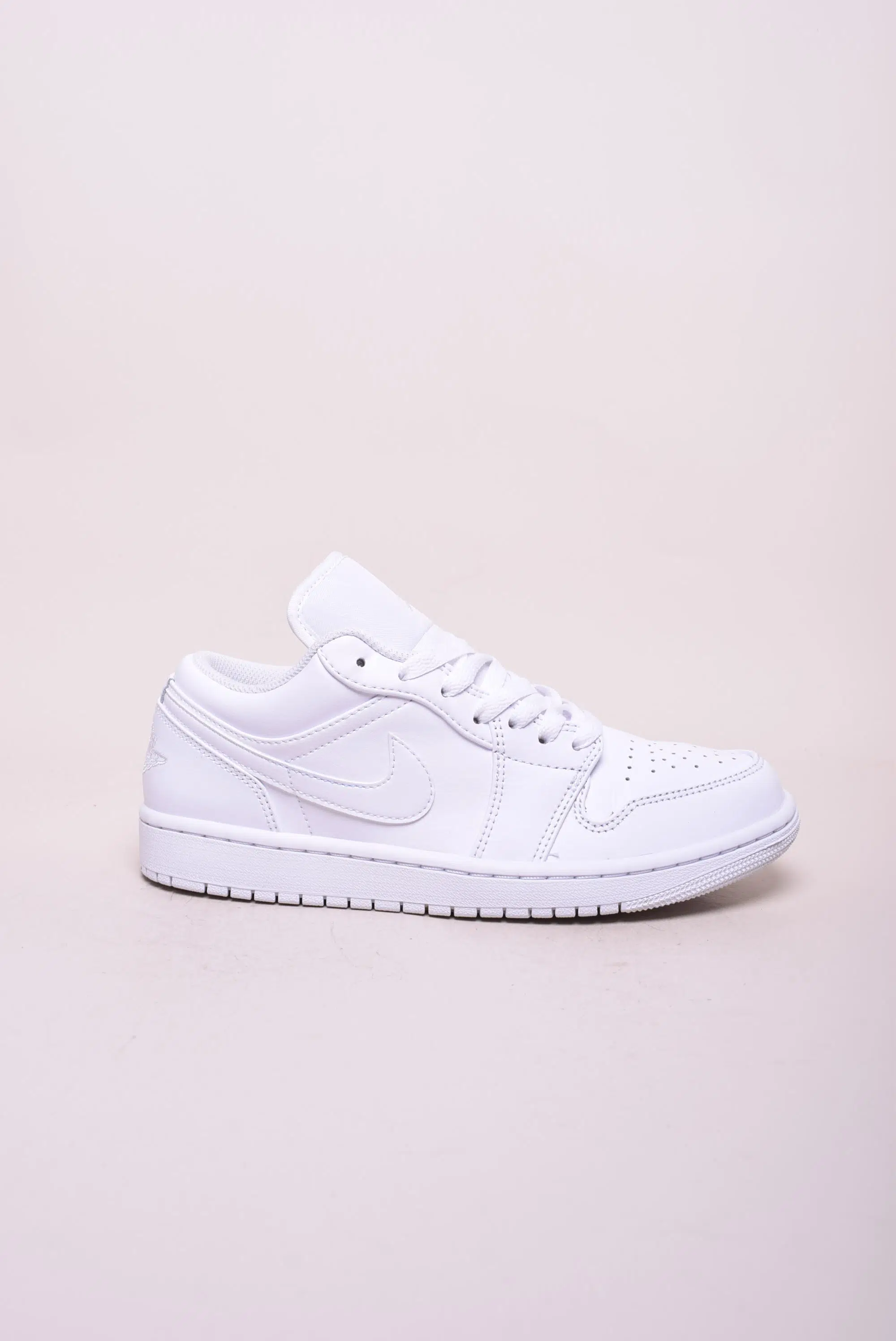 Sneakers barbati Air Jordan 1 Low [0]