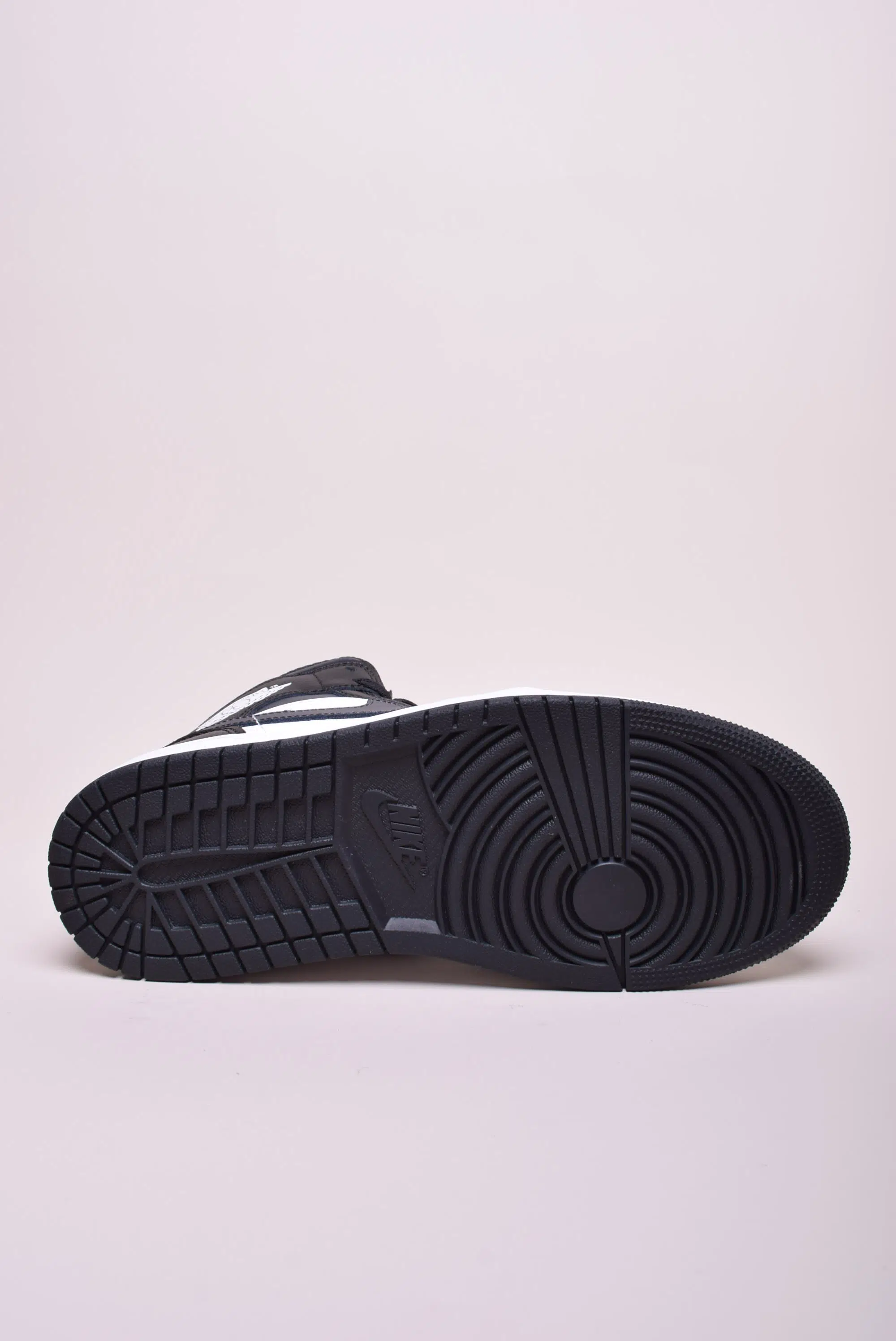 Sneakers barbati Air Jordan 1 Mid [1]