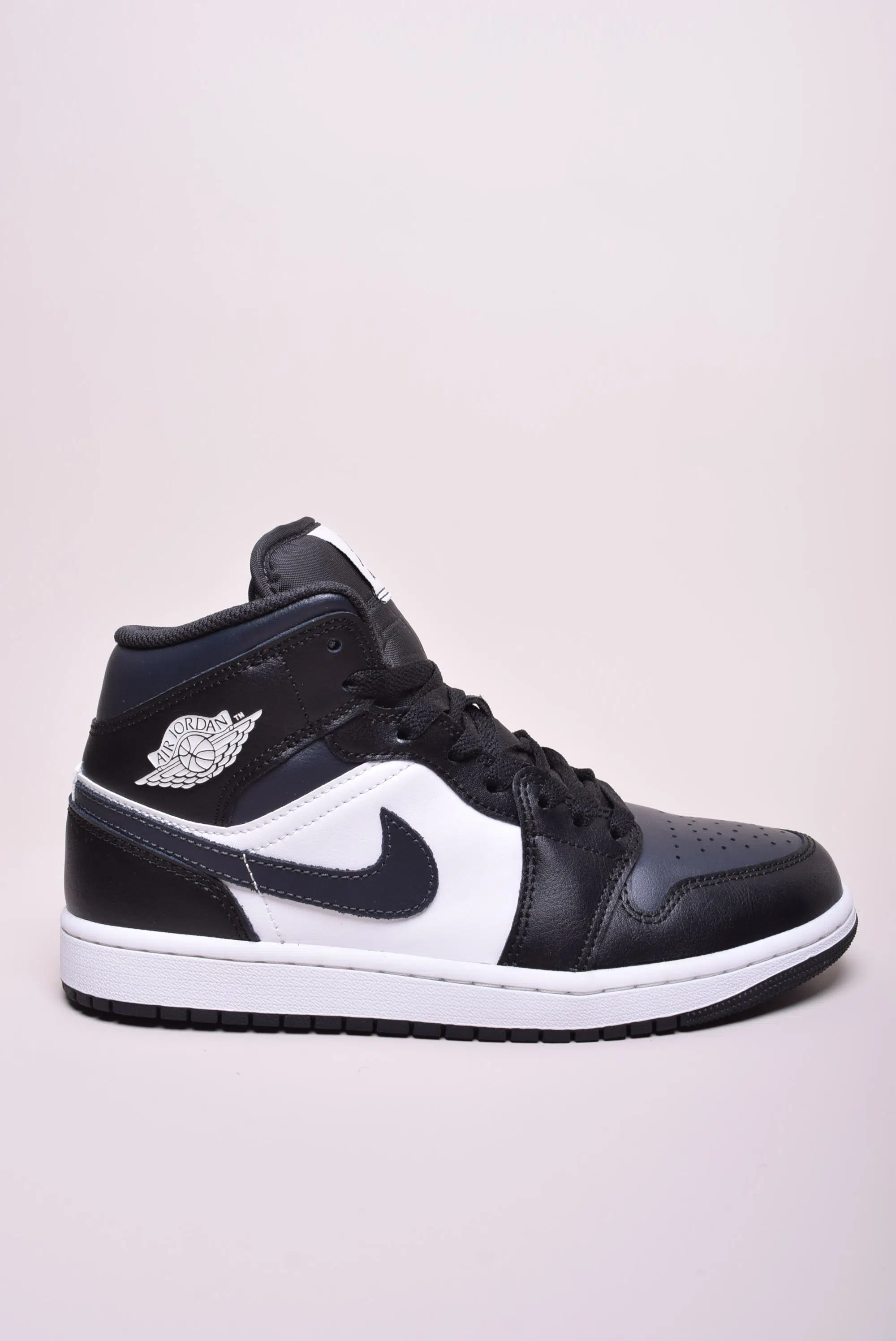 Sneakers barbati Air Jordan 1 Mid [0]