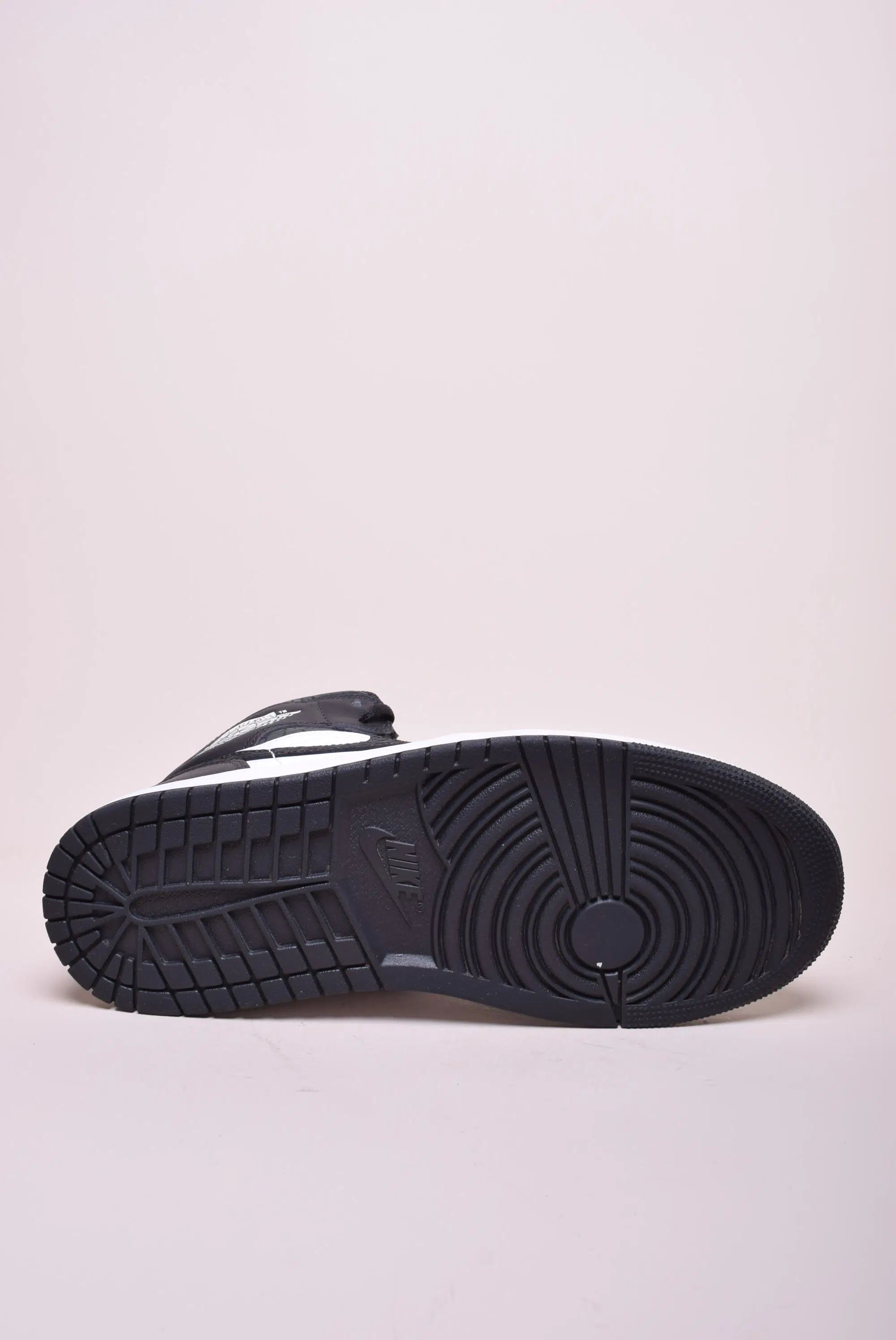 Sneakers barbati Air Jordan 1 Mid [1]