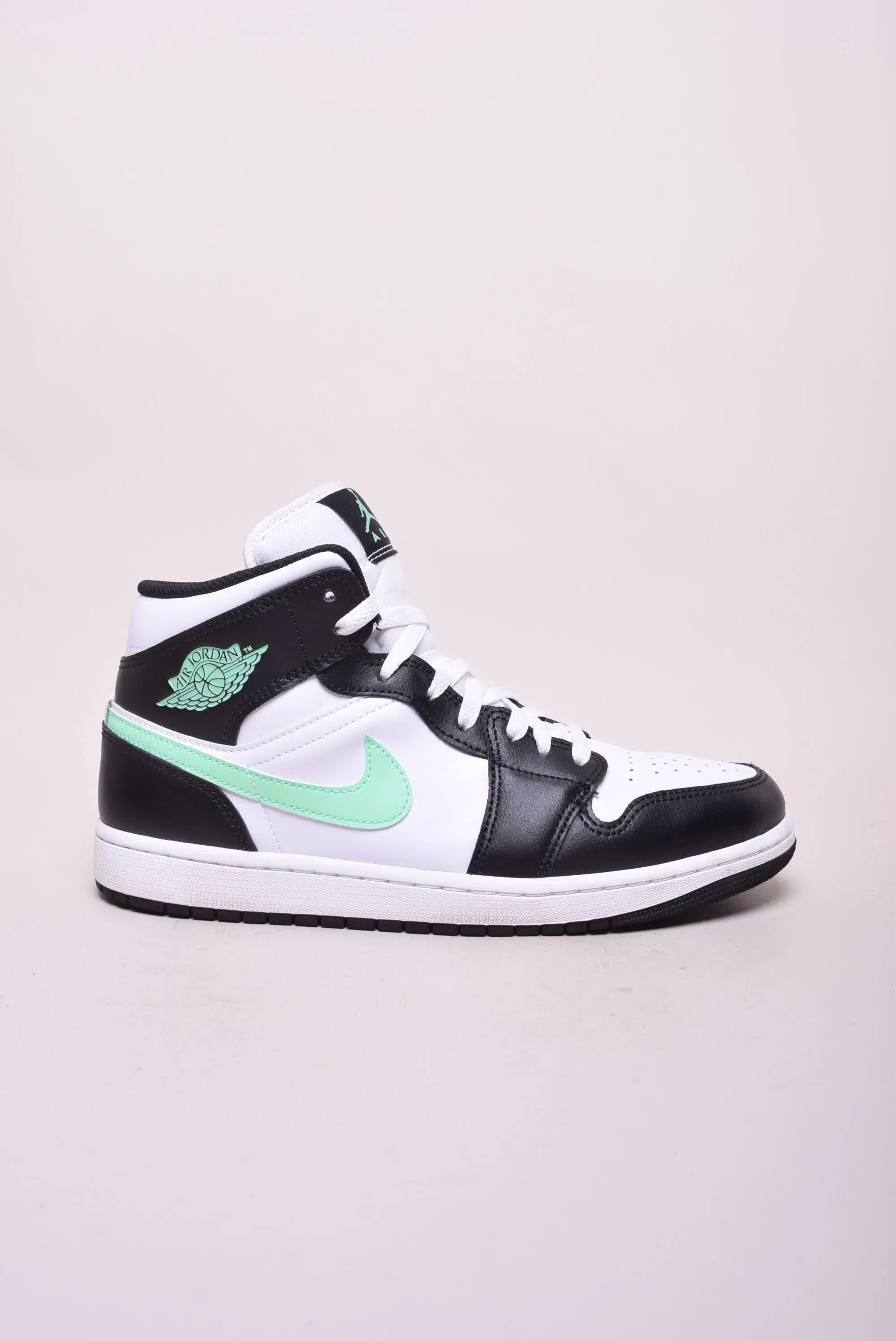 Sneakers barbati Air Jordan 1 Mid [0]