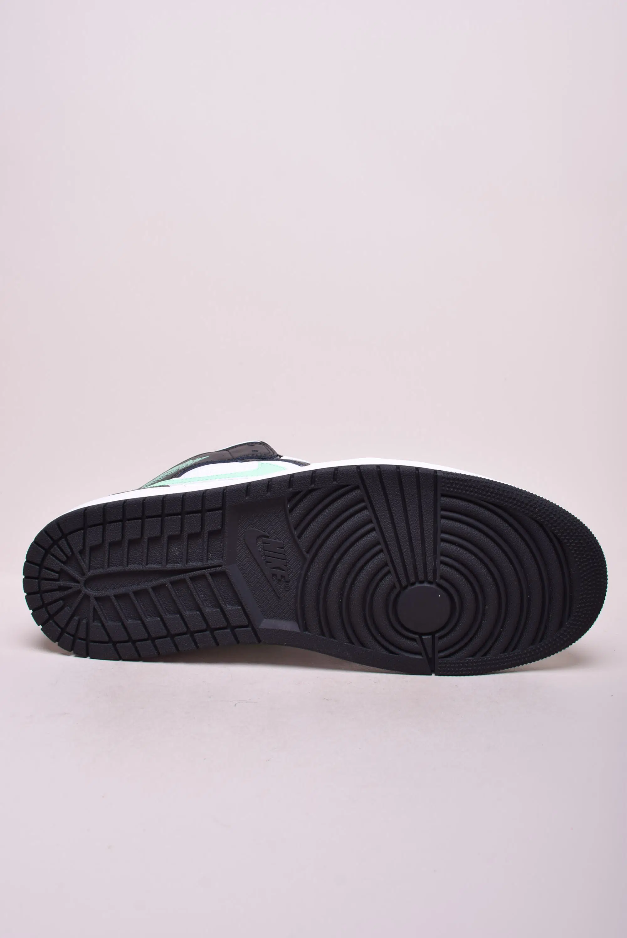 Sneakers barbati Air Jordan 1 Mid [1]