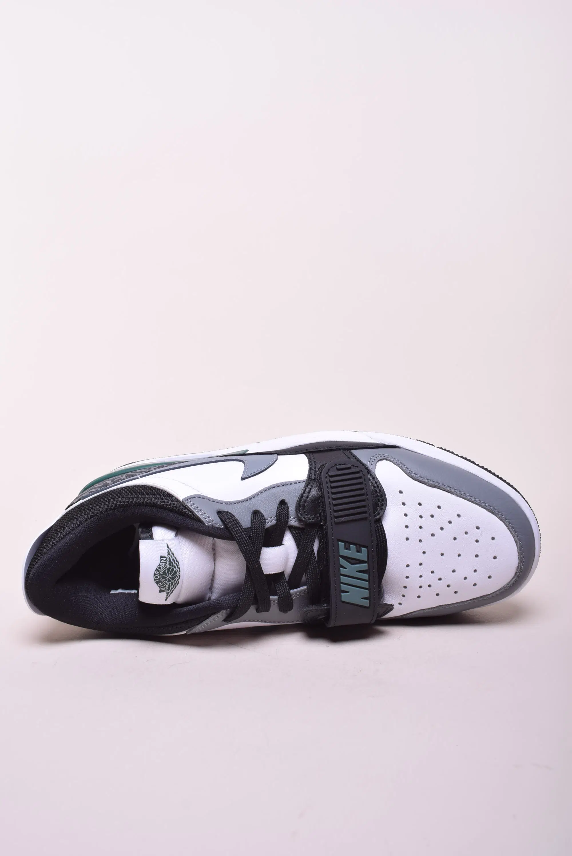 Sneakers barbati Air Jordan Legacy 312 [3]