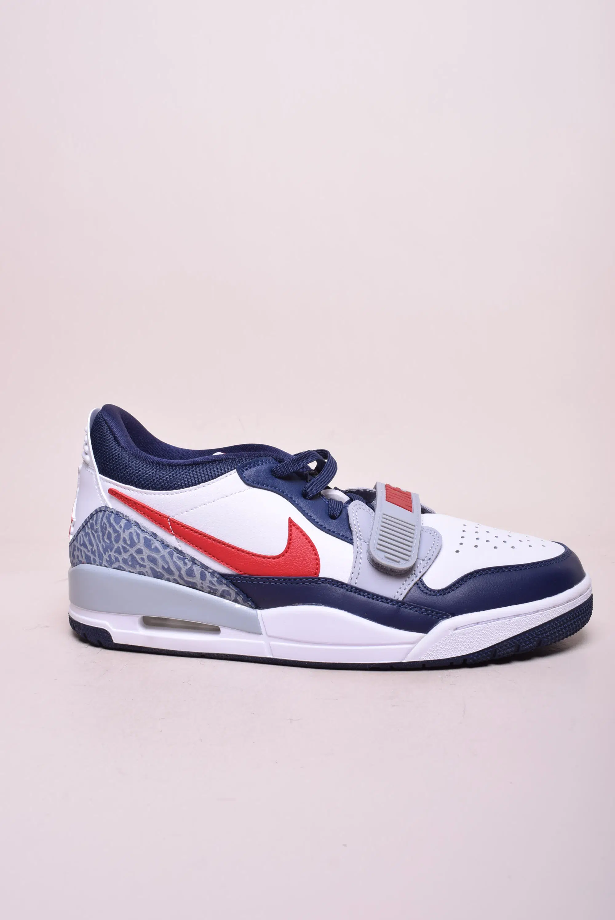OUTLET - Sneakers barbati Air Jordan Legacy 312 Low