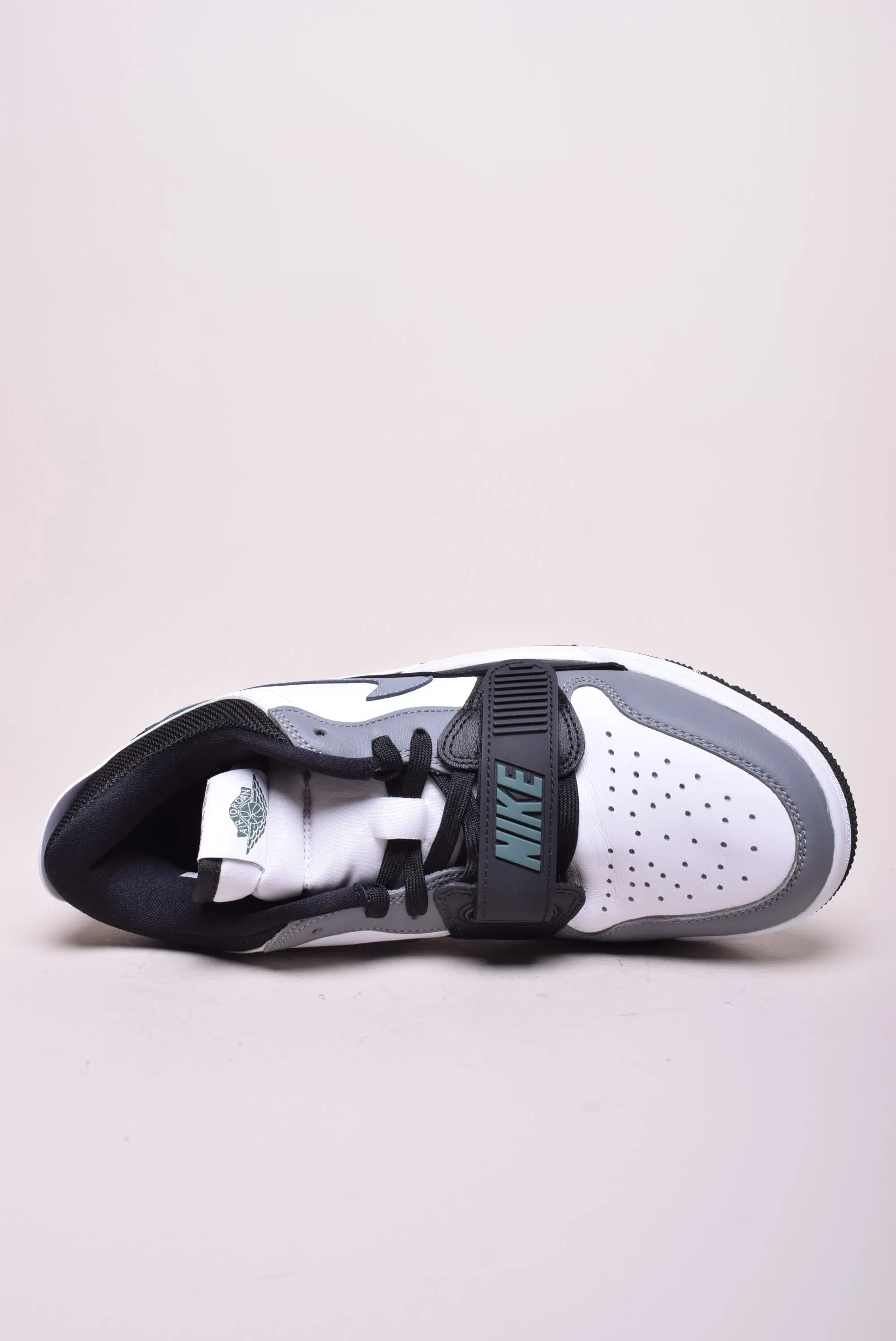 Sneakers barbati Air Jordan Legacy 312 Low [3]