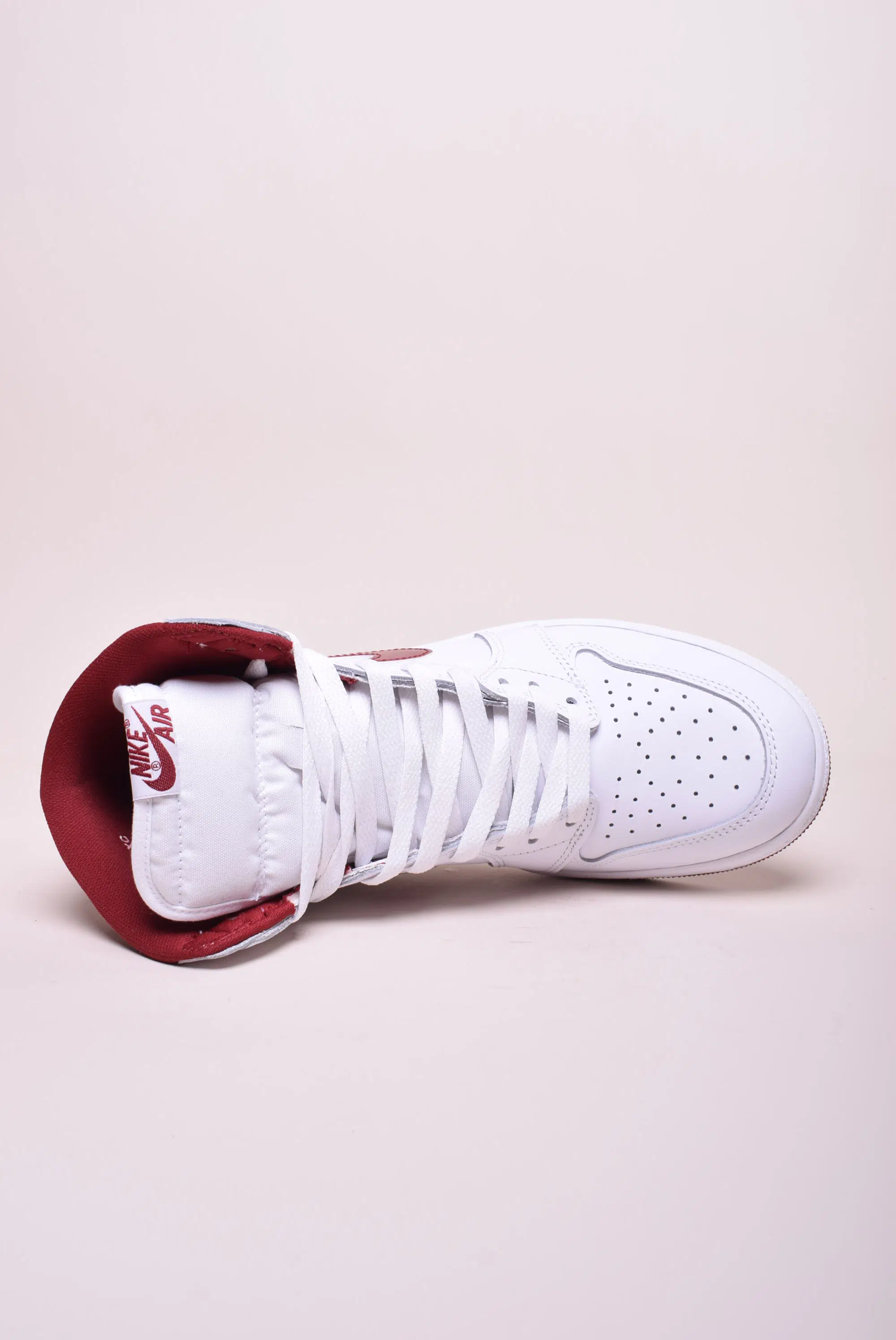 Sneakers barbati Air Jordan Retro 1 Hi [3]