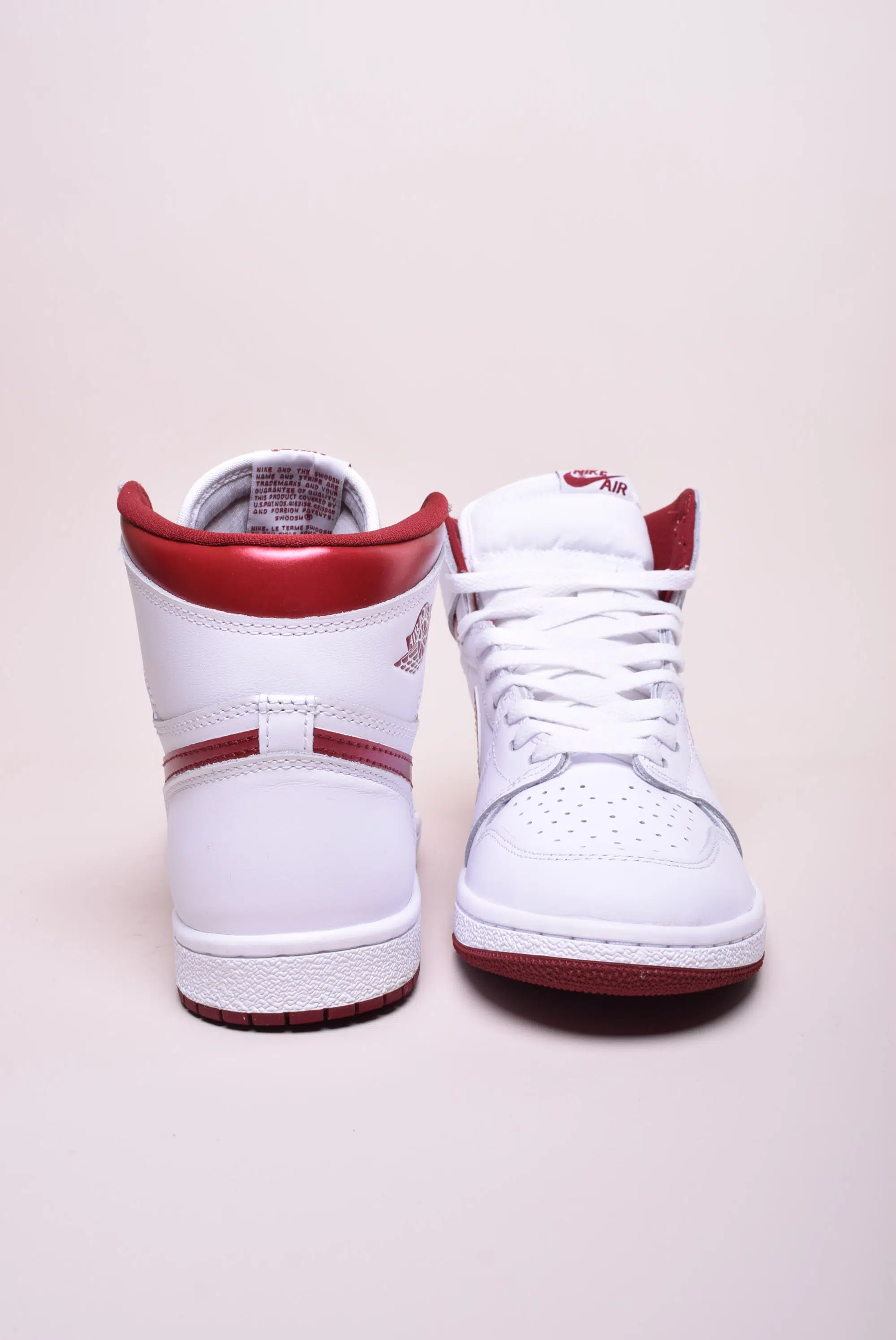 Sneakers barbati Air Jordan Retro 1 Hi [2]