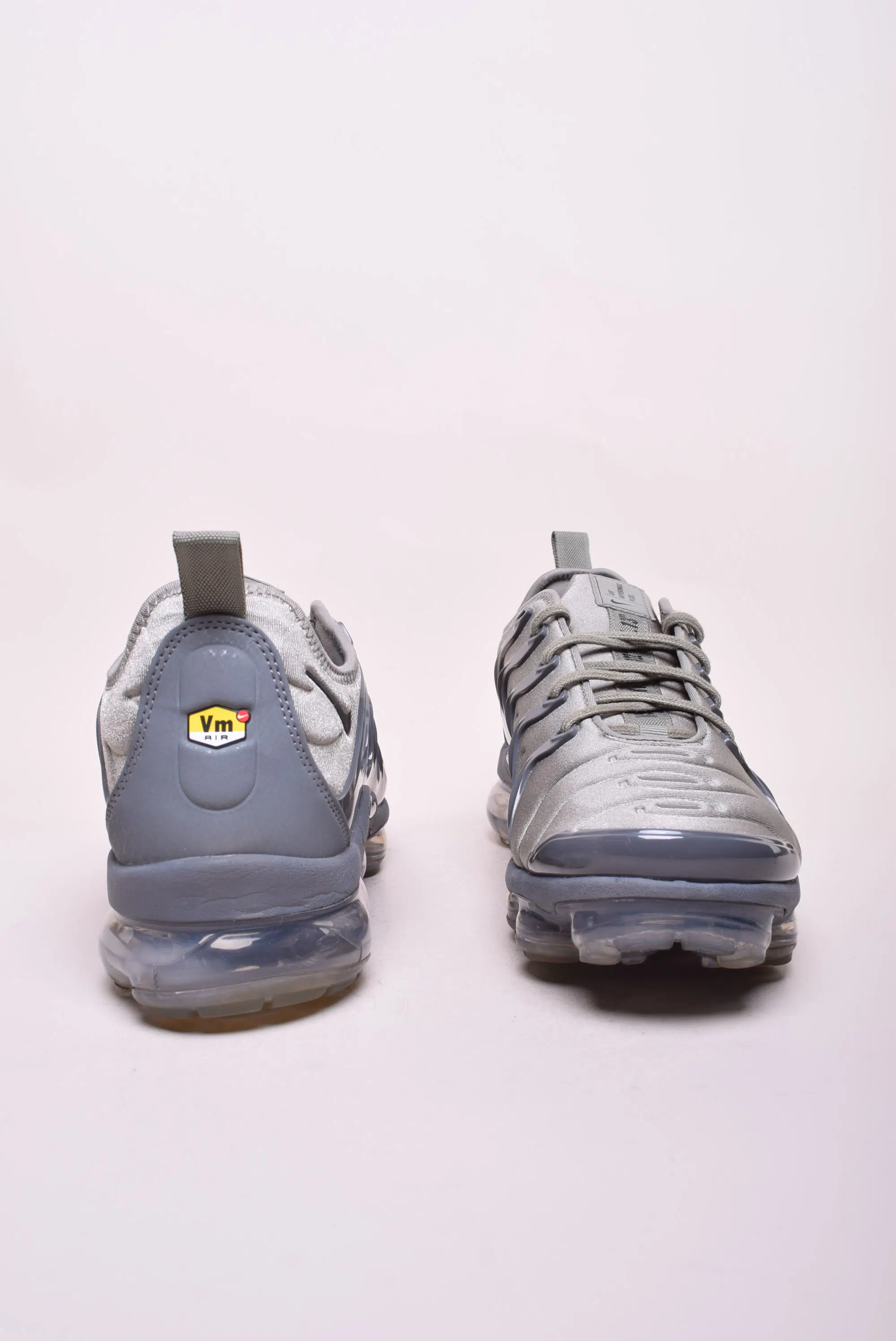 Sneakers barbati Air Vapormax Plus [2]