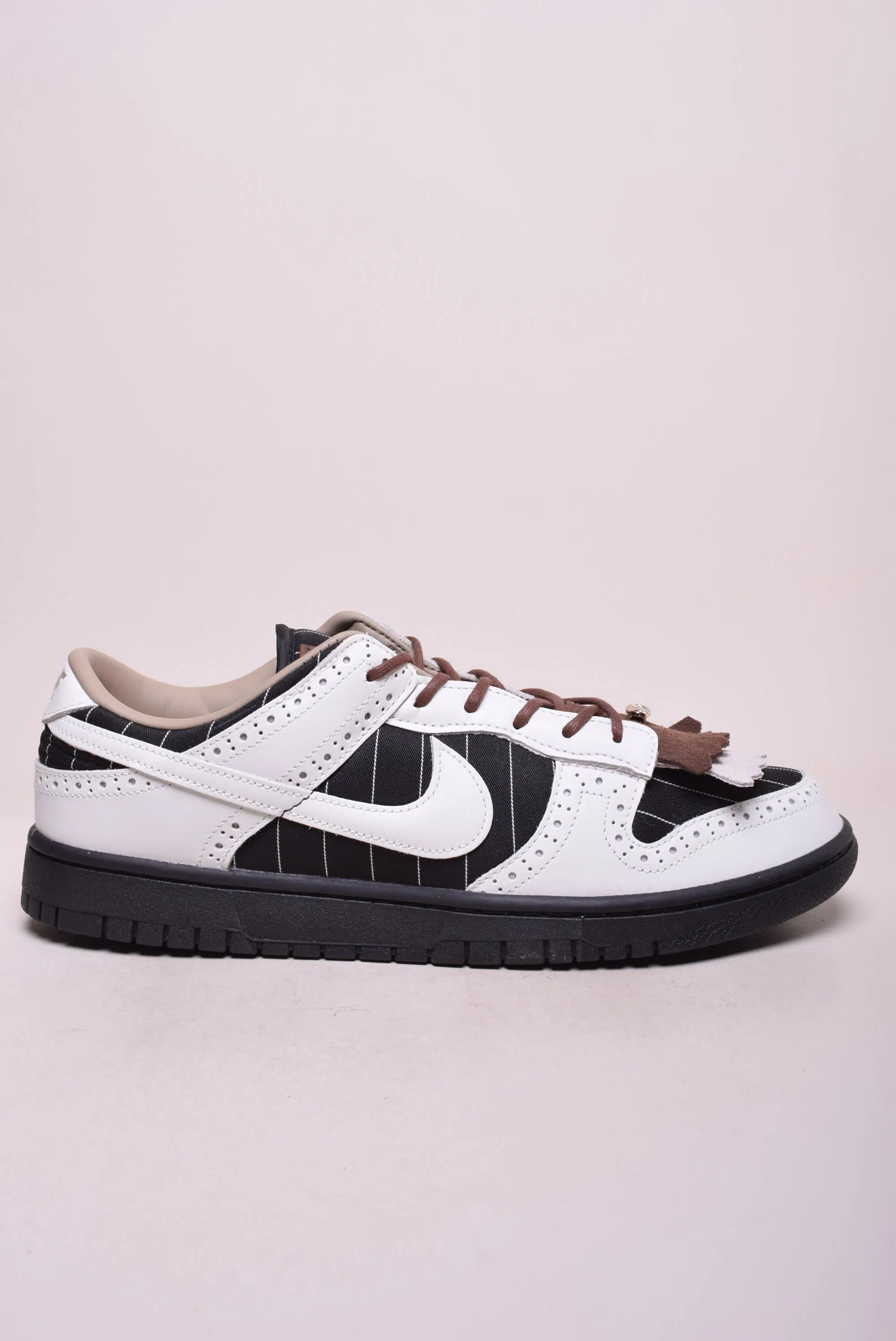 Sneakers barbati Dunk Low LX [0]