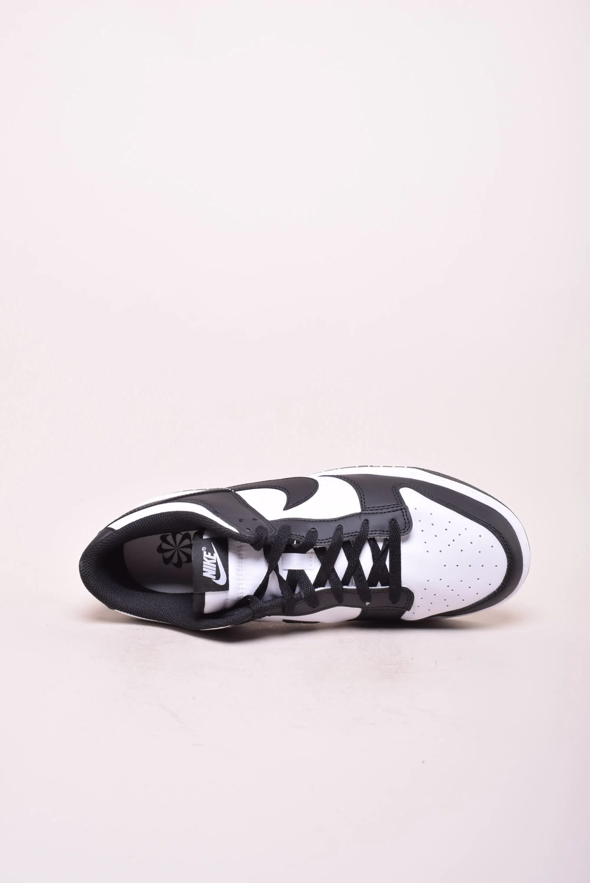 Sneakers barbati Dunk Low Next Nature [3]