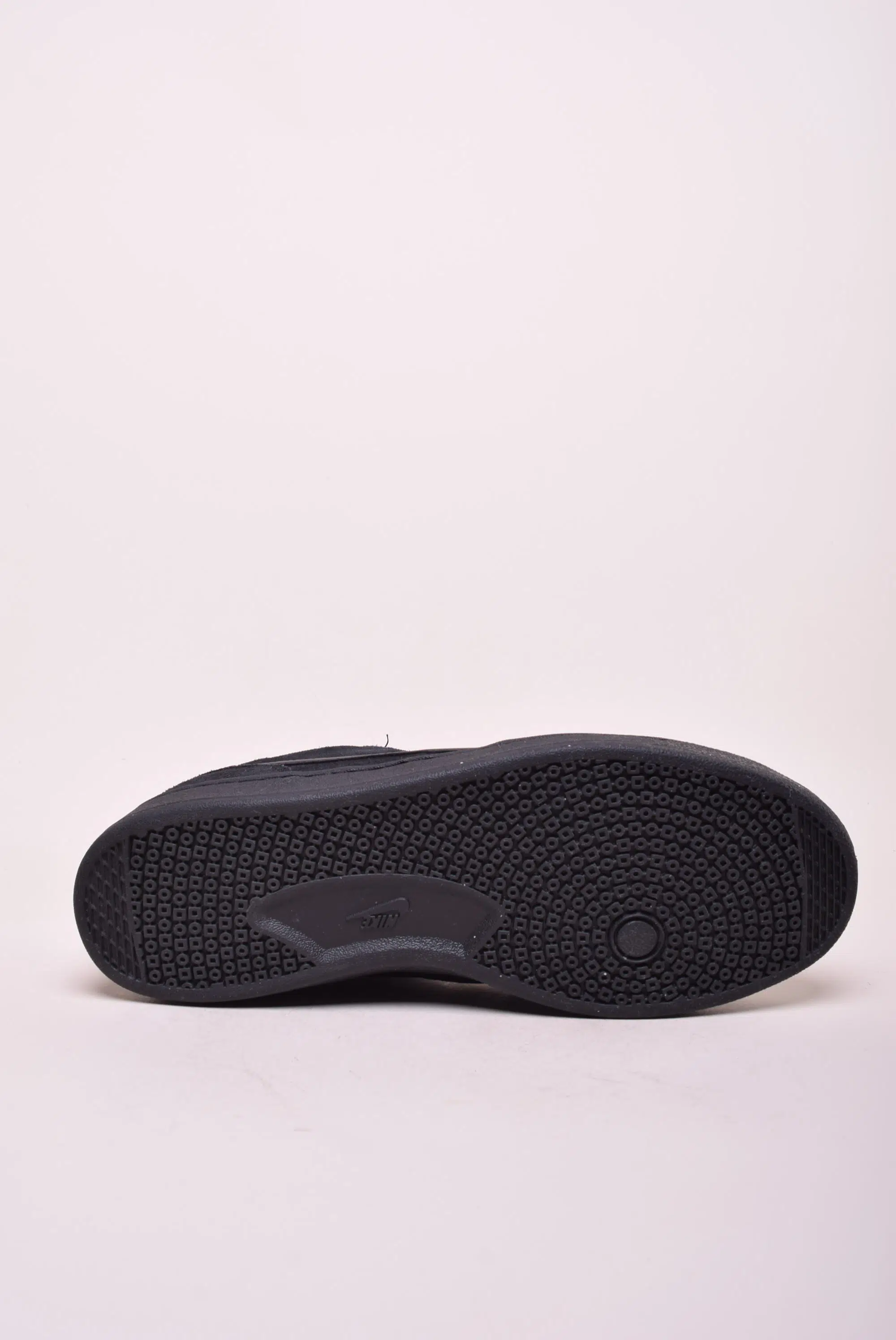 Sneakers barbati SB FC Classic [1]