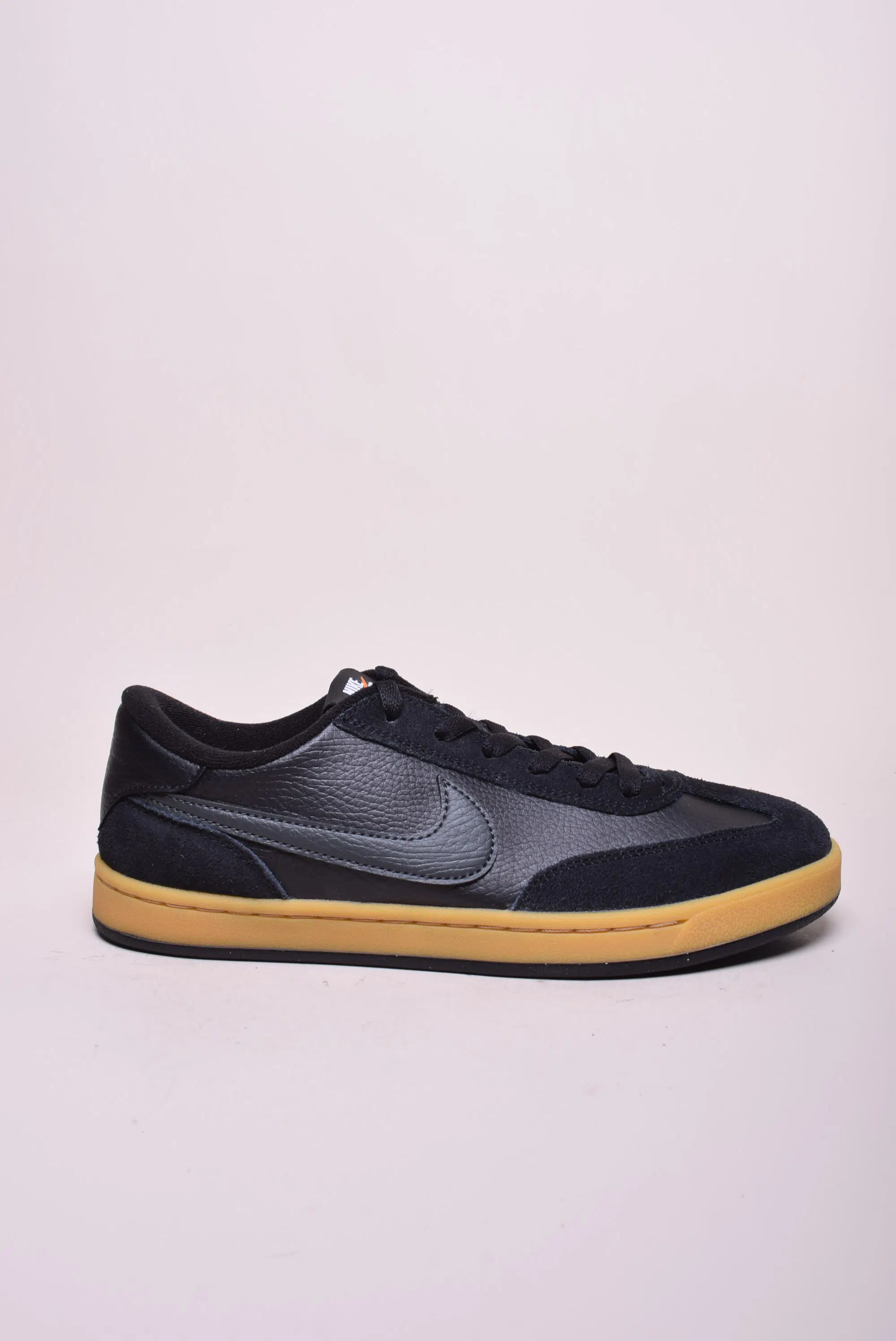 Sneakers barbati SB FC Classic