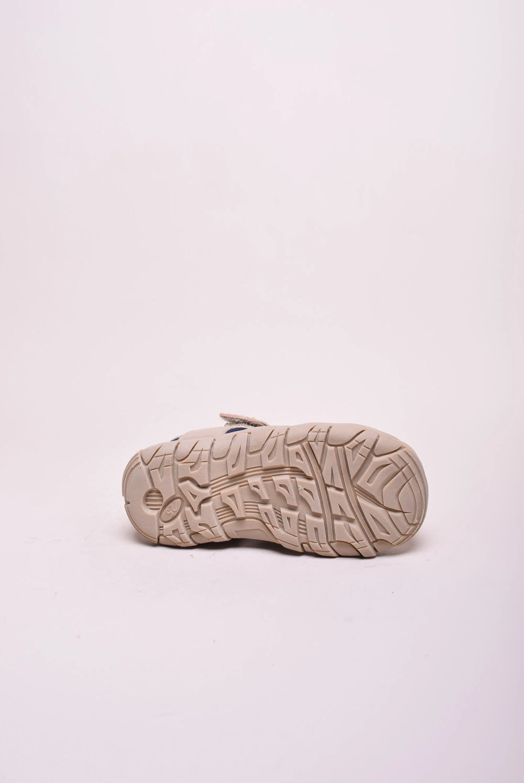 Sneakers copii decupati [1]