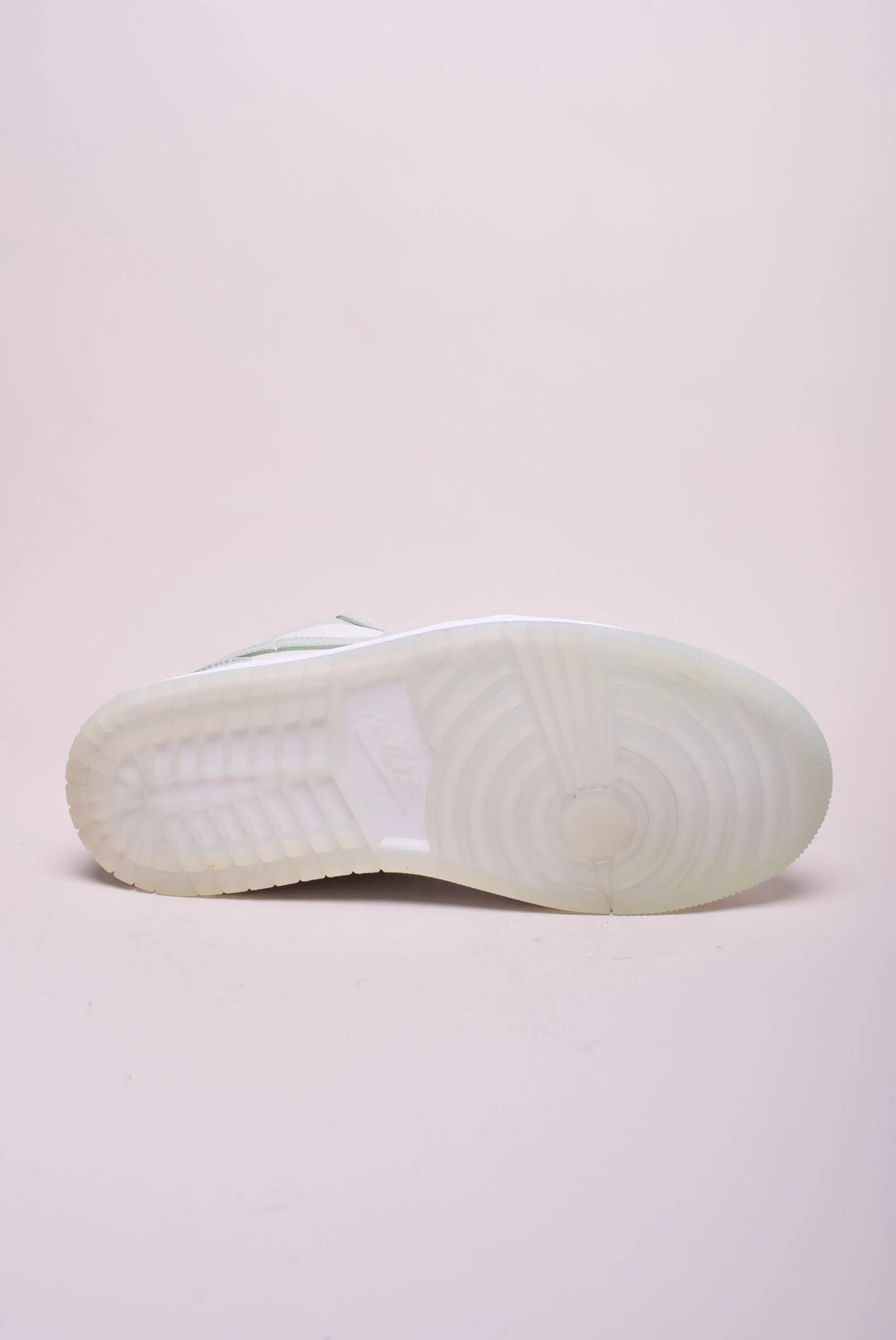 Sneakers dama Air Jordan 1 Low [1]