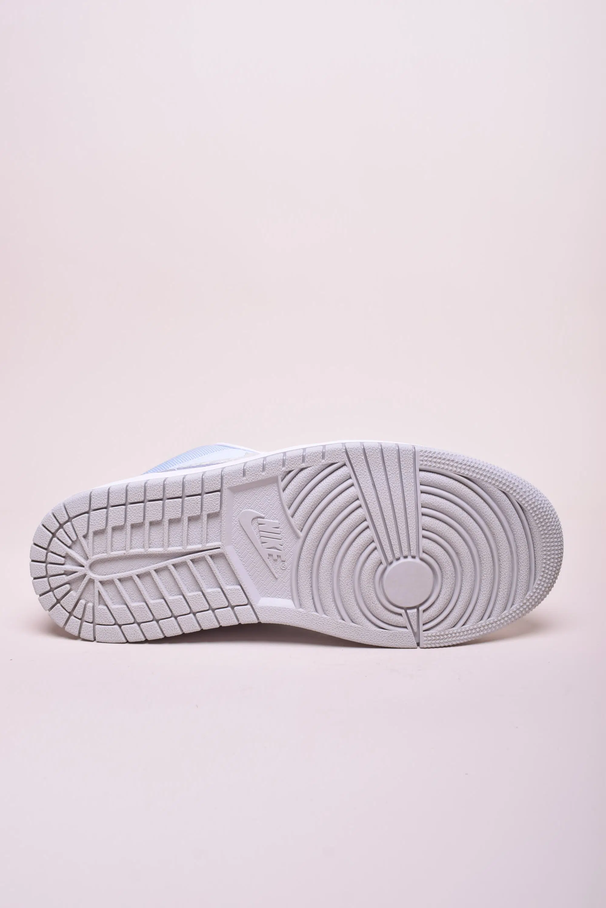 Sneakers dama Air Jordan 1 Low [1]