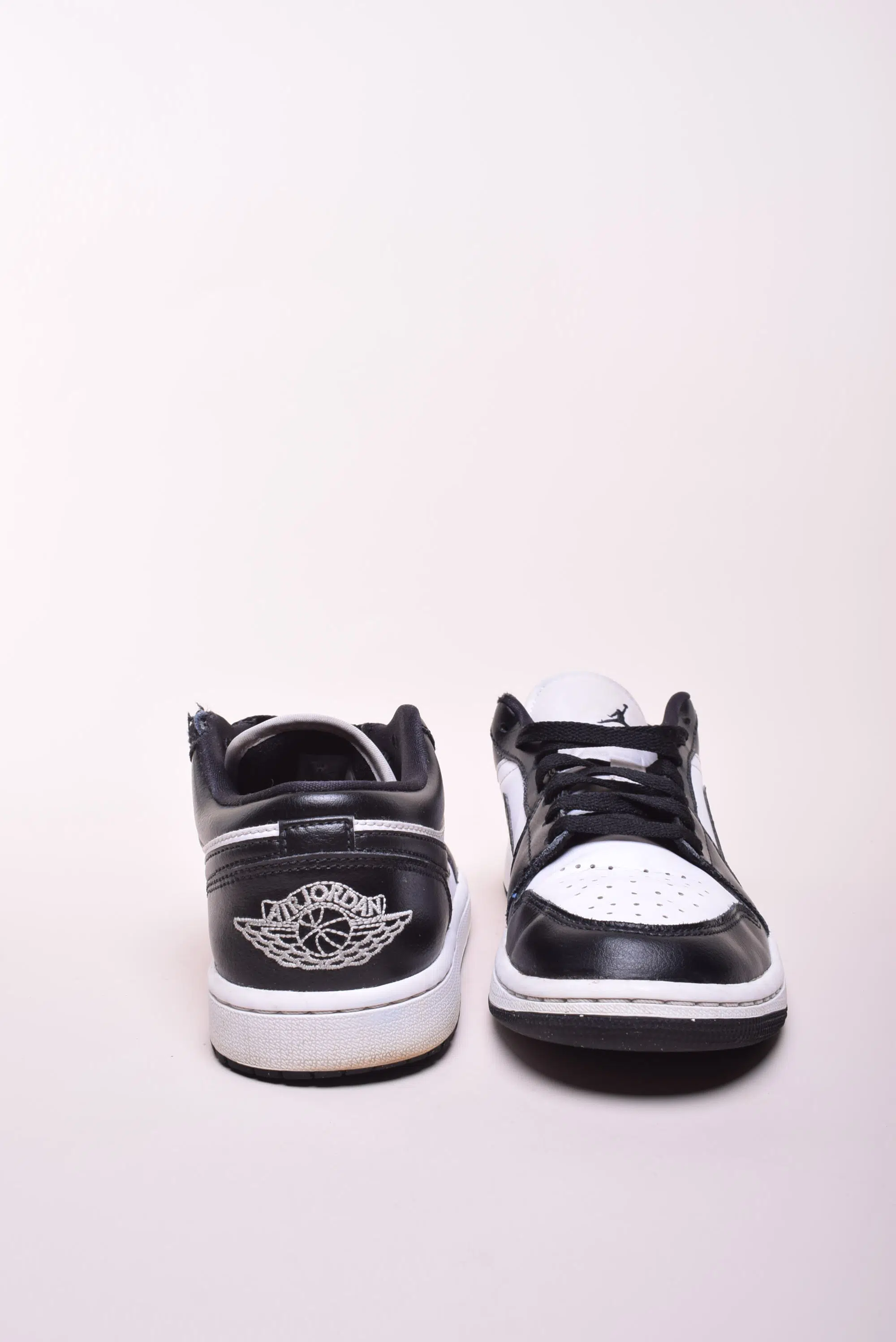 Sneakers dama Air Jordan 1 Low Panda [2]