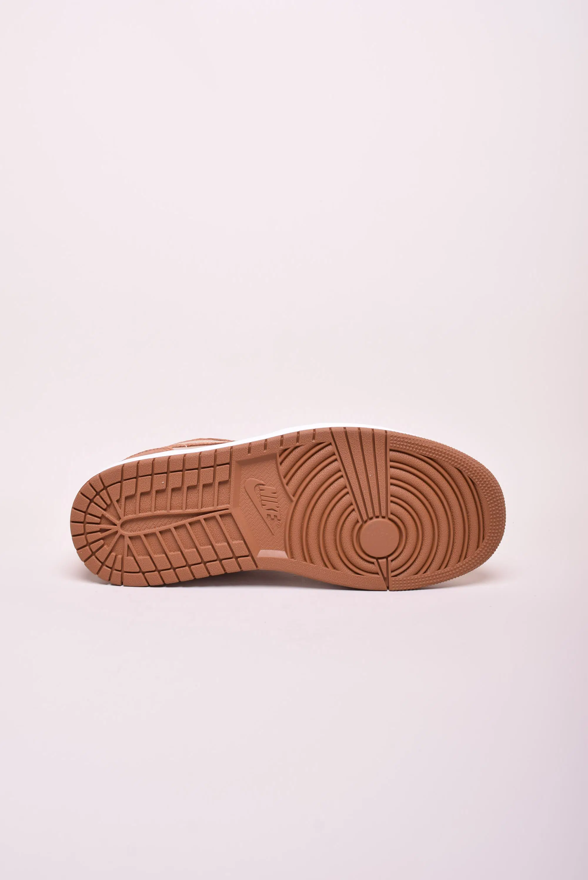 Sneakers dama Air Jordan 1 Low SE "Legend Coffee" [1]