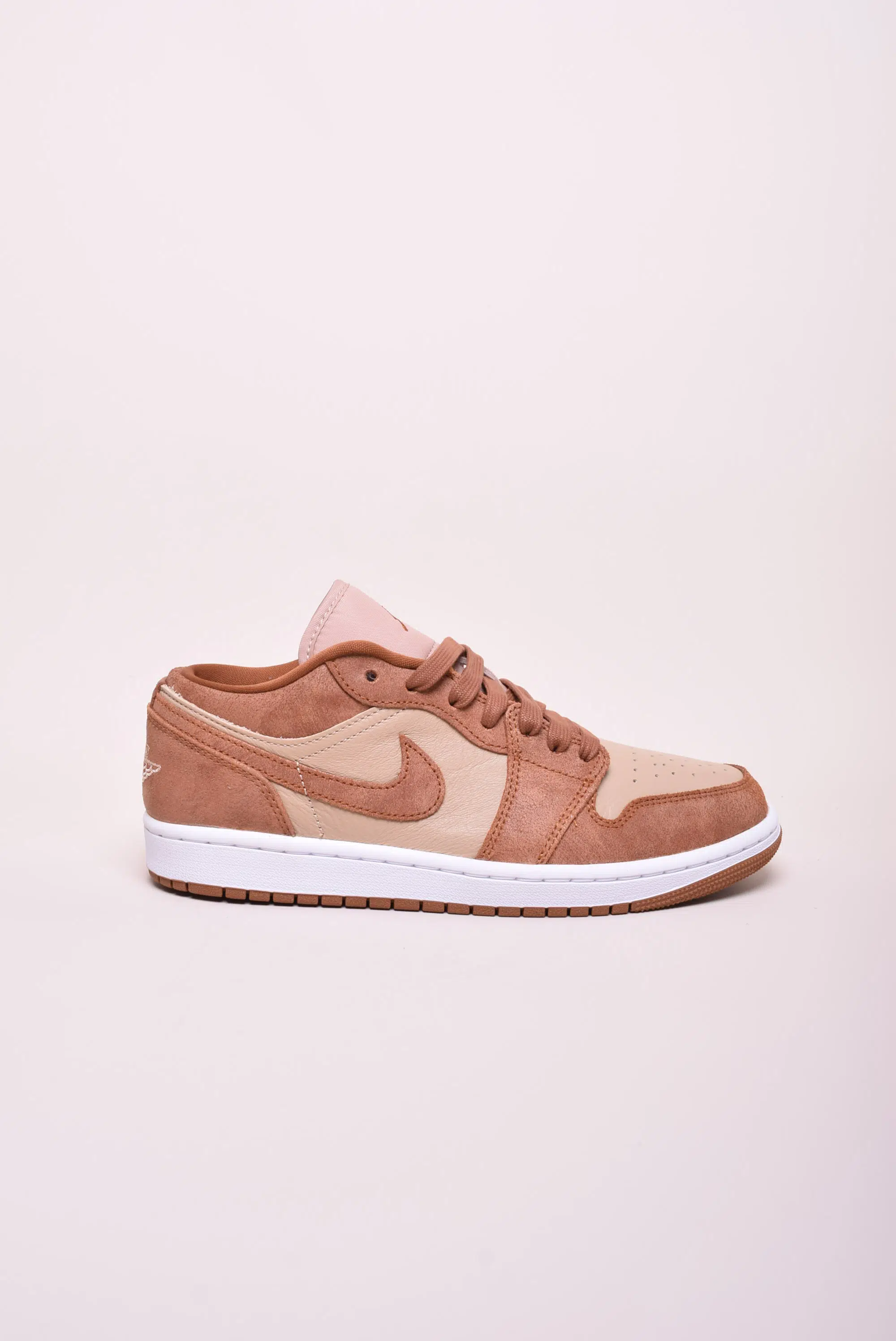 Pantofi sport și teniși damă - Sneakers dama Air Jordan 1 Low SE "Legend Coffee"