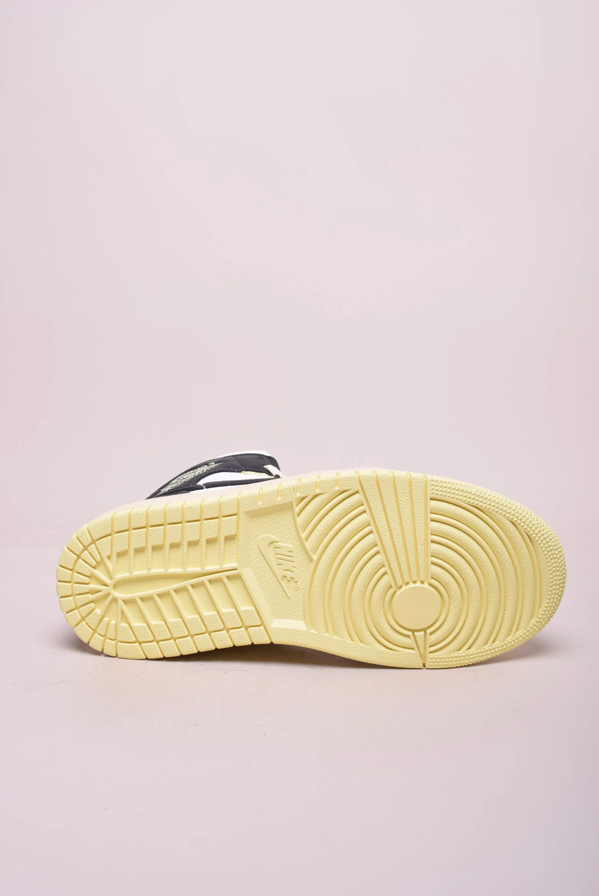 Sneakers dama Air Jordan 1 Mid [1]