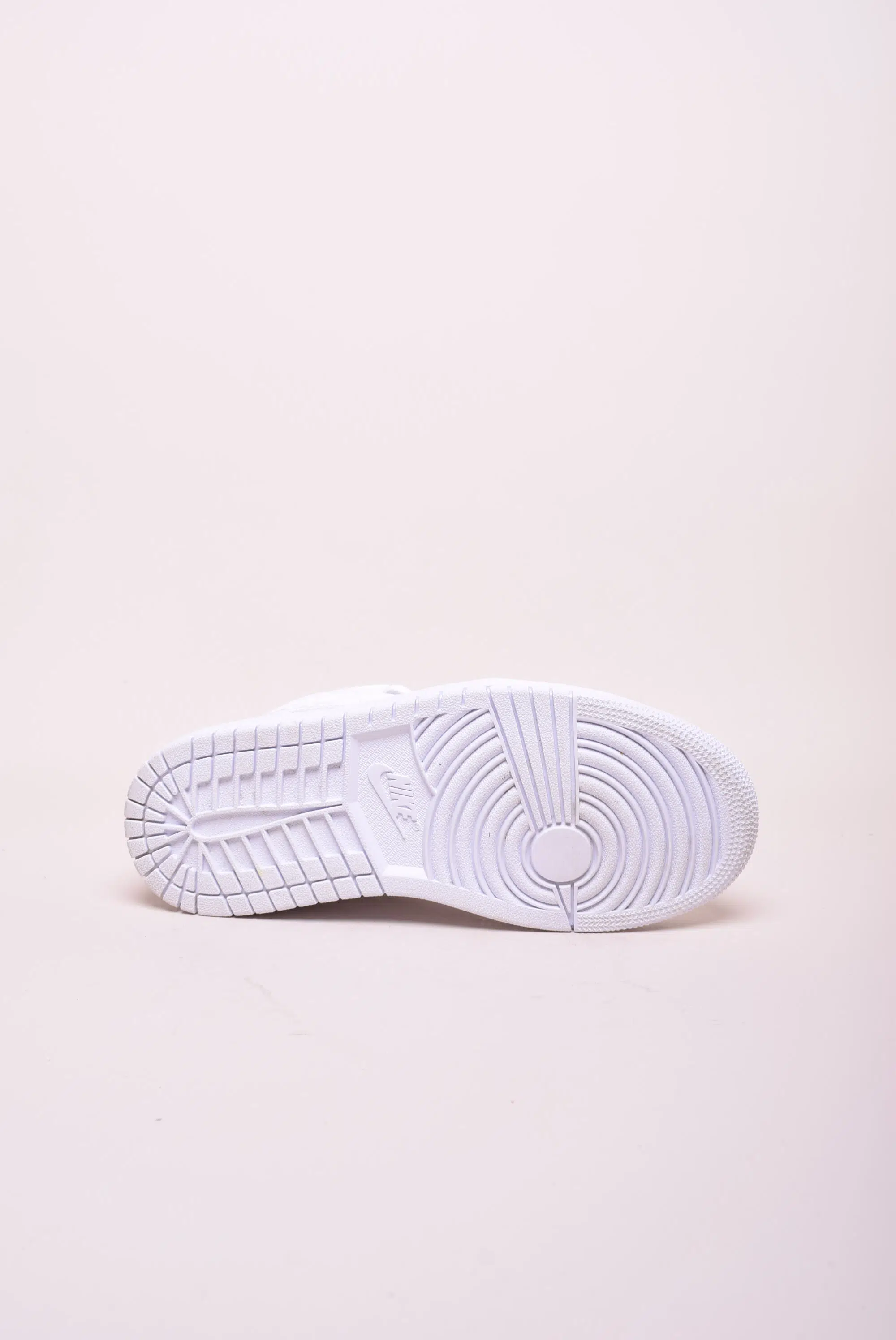 Sneakers dama Air Jordan 1 Mid [1]